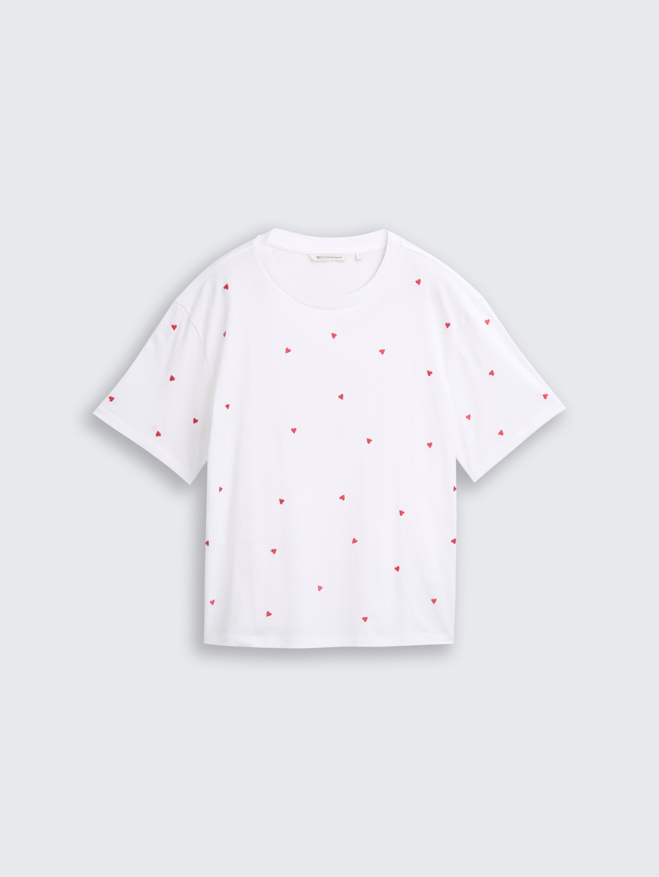 Boxy Fit T-Shirt mit Herz-Stickerei - white red heart embroidery - Vorder-Produkt-Ansicht