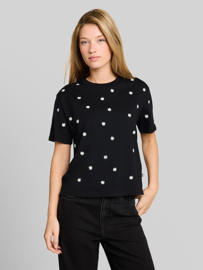 Boxy Fit T-Shirt mit Stickereien von Denim Female, black daisy design