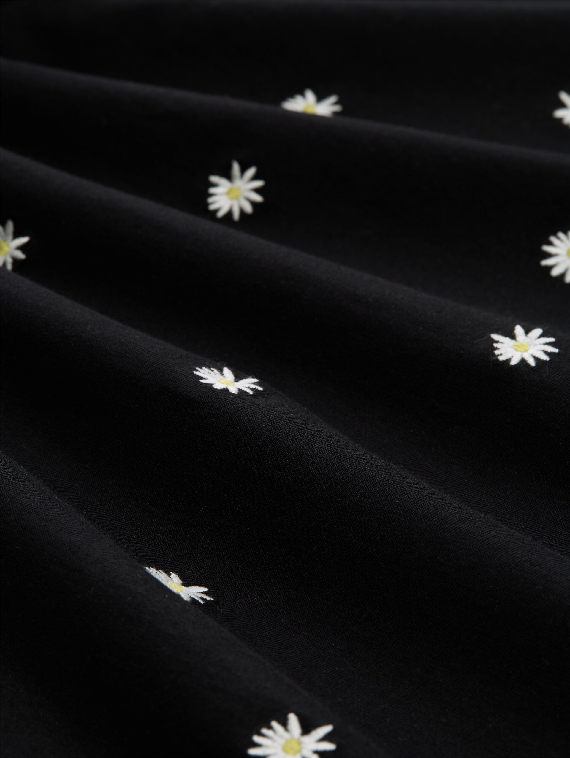 Boxy Fit T-Shirt mit Stickereien - black daisy design - Material-Ansicht