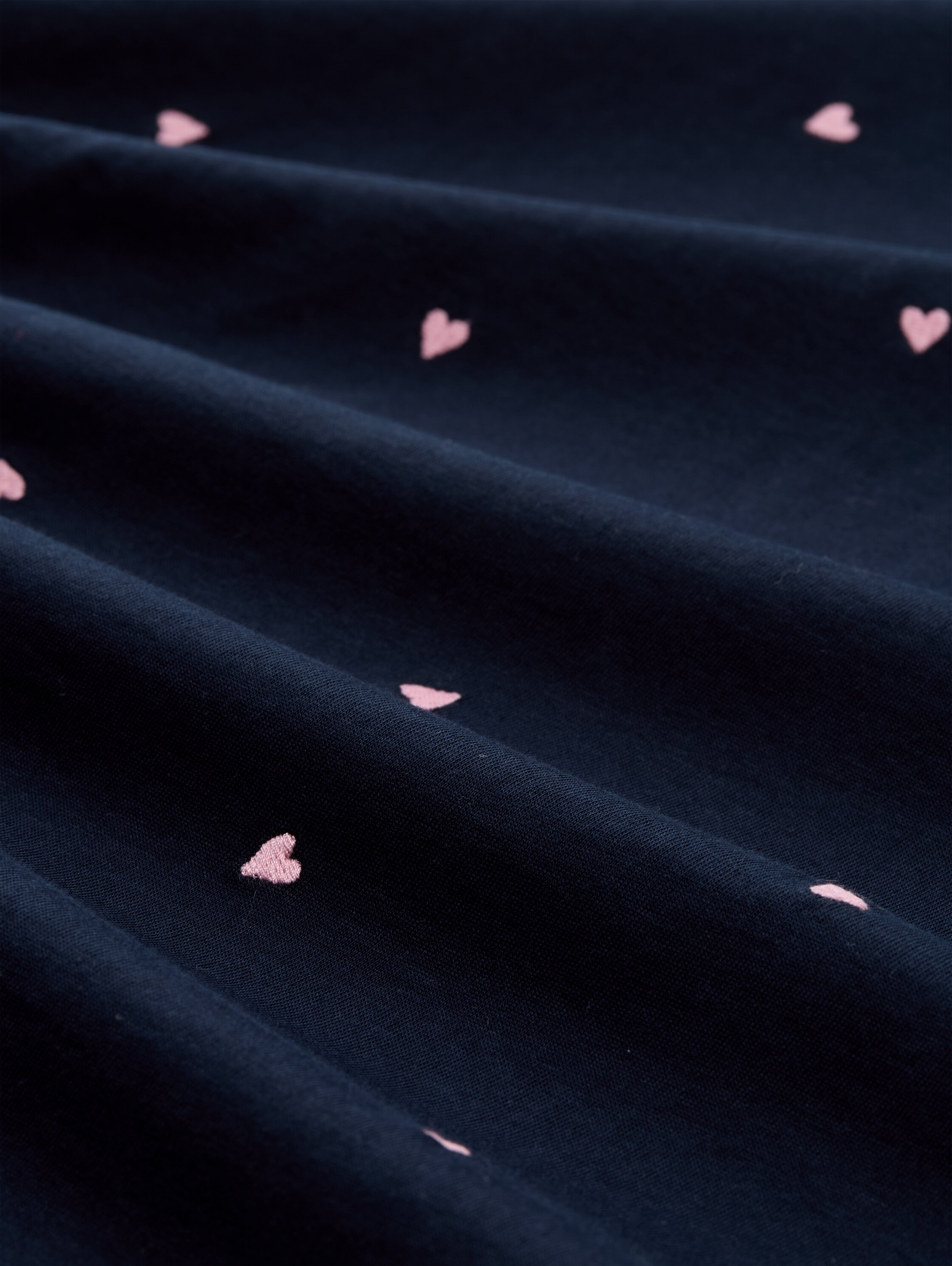 Boxy Fit T-Shirt mit Herz-Stickerei - navy pink heart embroidery - Material-Ansicht