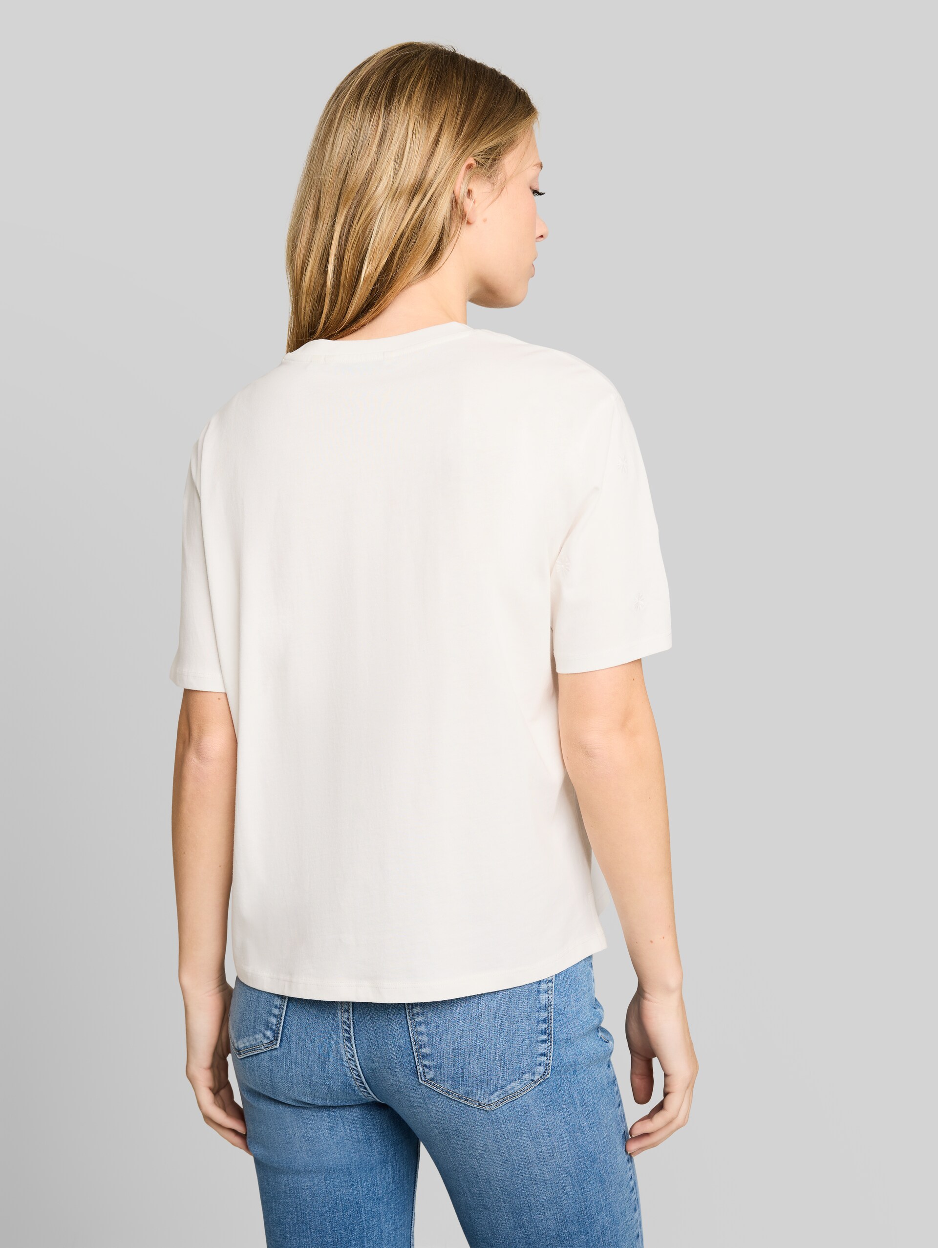 T-shirt met boxy pasvorm en borduursels - off white daisy embroidery - Neklijn model-achteraanzicht