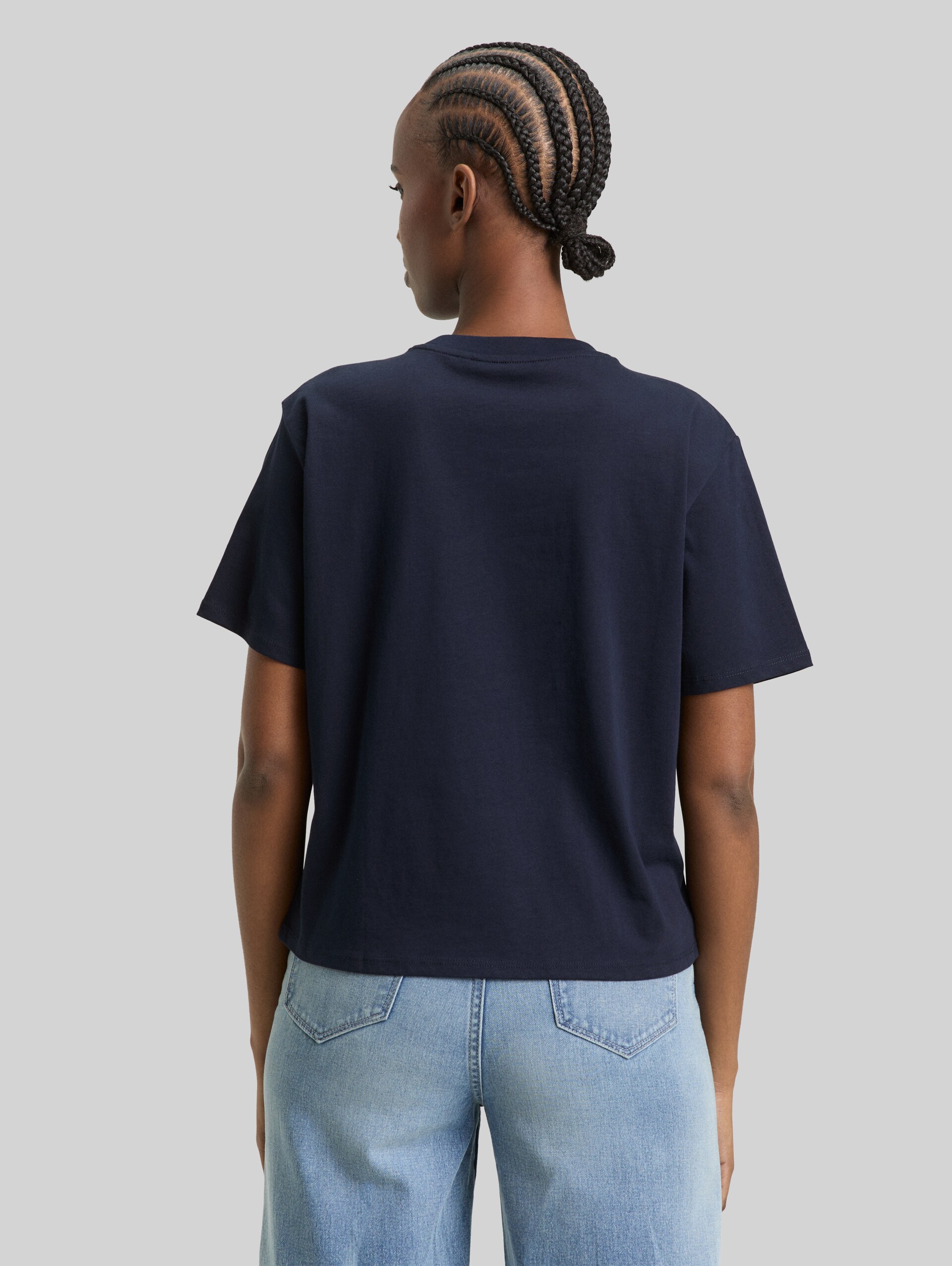 Boxy-fit T-shirt with embroidery - sky captain blue - Neckline model-back view