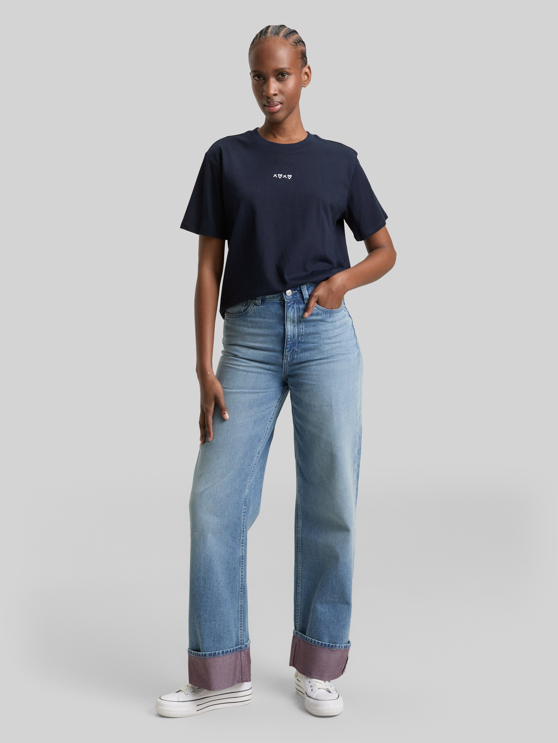 Boxy-fit T-shirt with embroidery - sky captain blue - Model front view