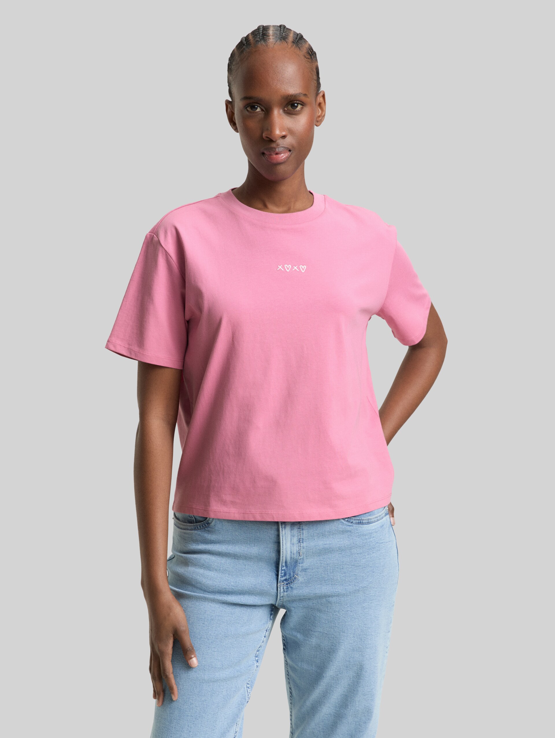 Boxy-fit T-shirt with embroidery - Soft Blush Rose - Neckline model front view