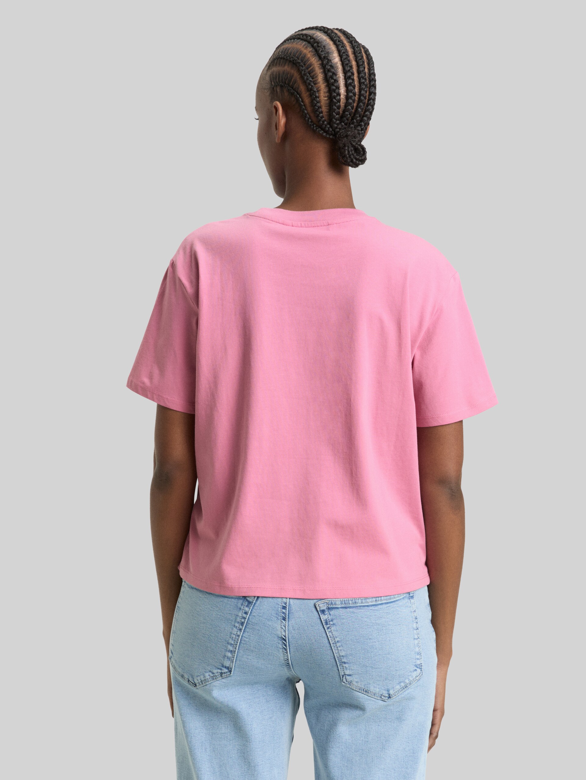 Boxy-fit T-shirt with embroidery - Soft Blush Rose - Neckline model-back view