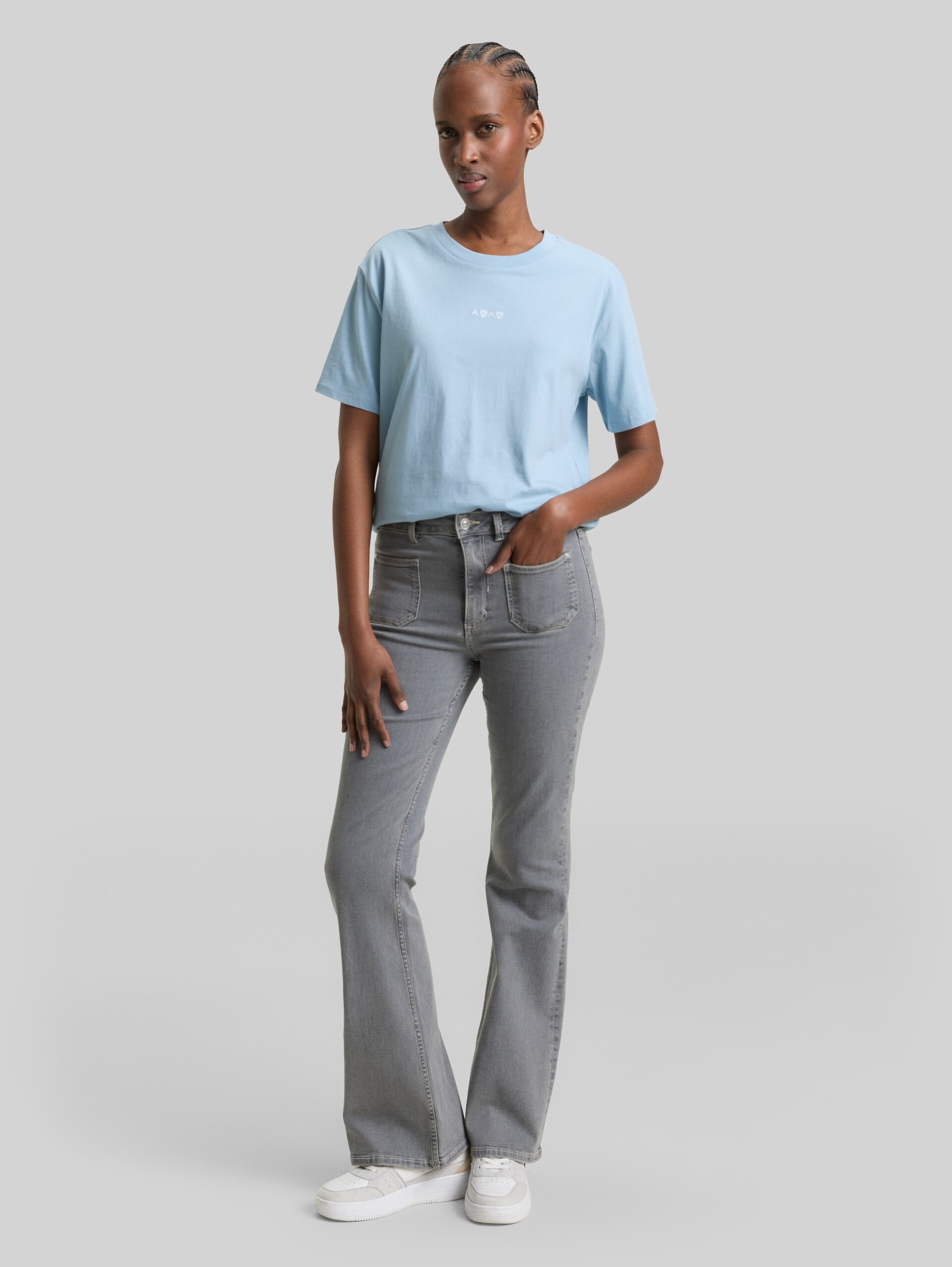 Boxy-fit T-shirt with embroidery - calm cloud blue - Model front view