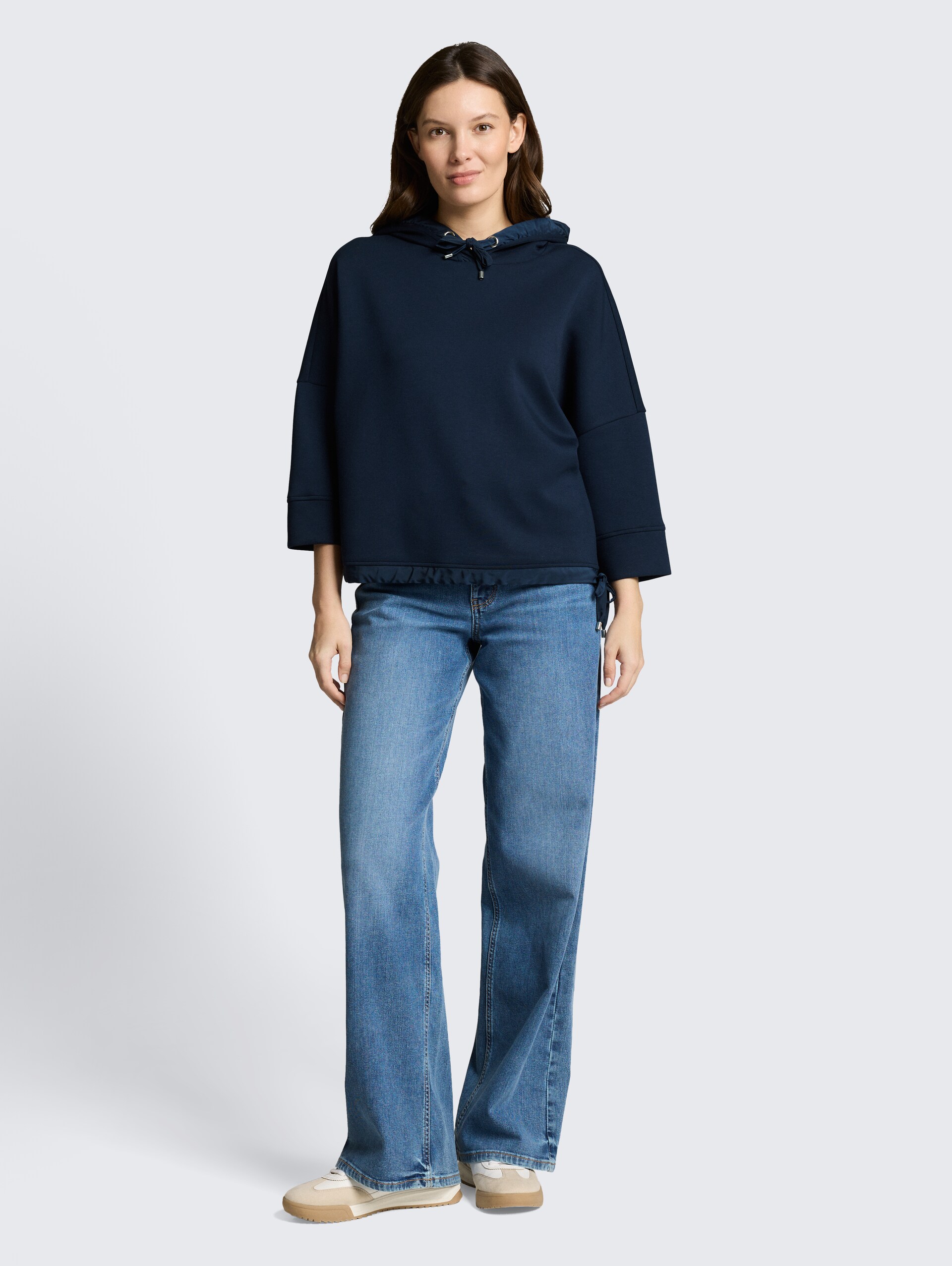Hoodie Sweatshirt aus Scuba - sky captain blue - Model-Vorderansicht
