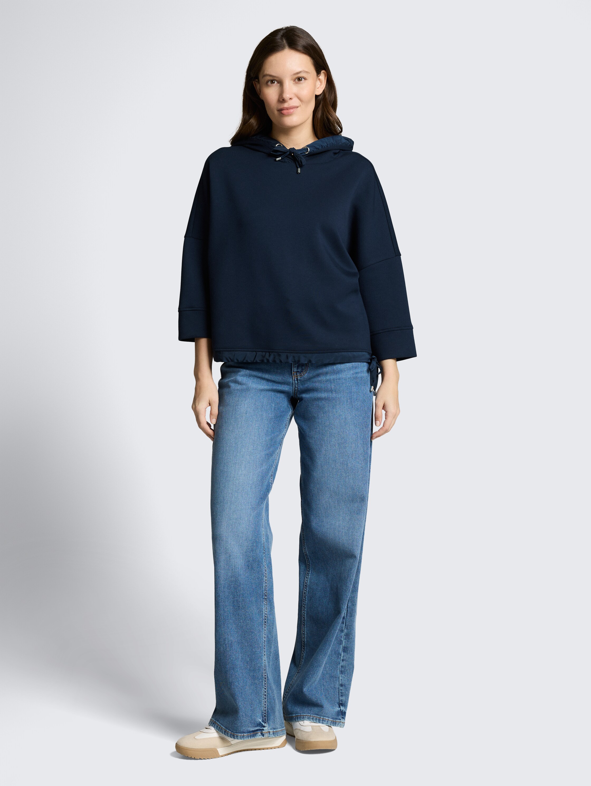 Hoodie Sweatshirt aus Scuba - sky captain blue - Model-Vorderansicht