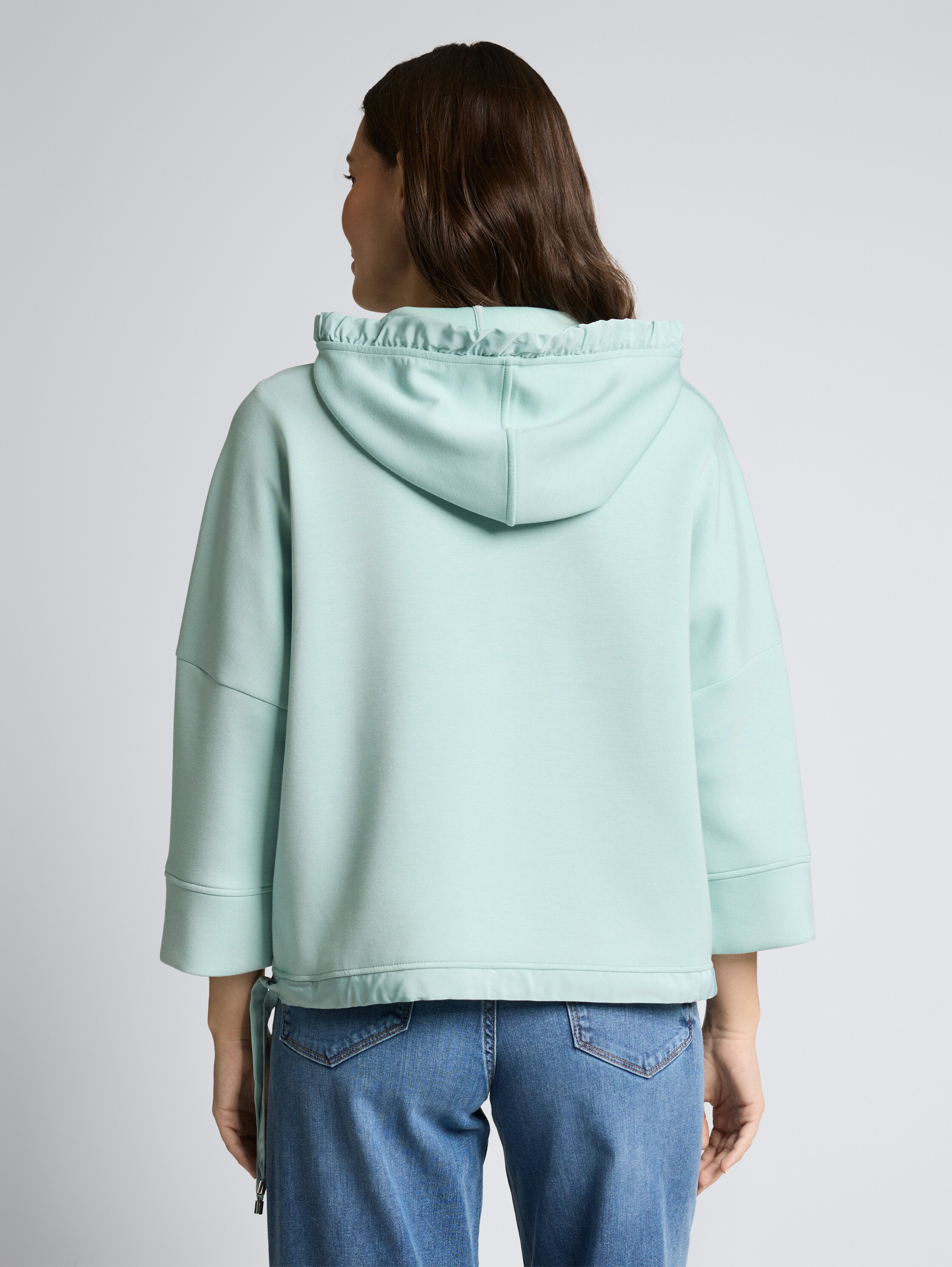 Hoodie Sweatshirt aus Scuba - blue haze - Auschnitt Model-Rückansicht