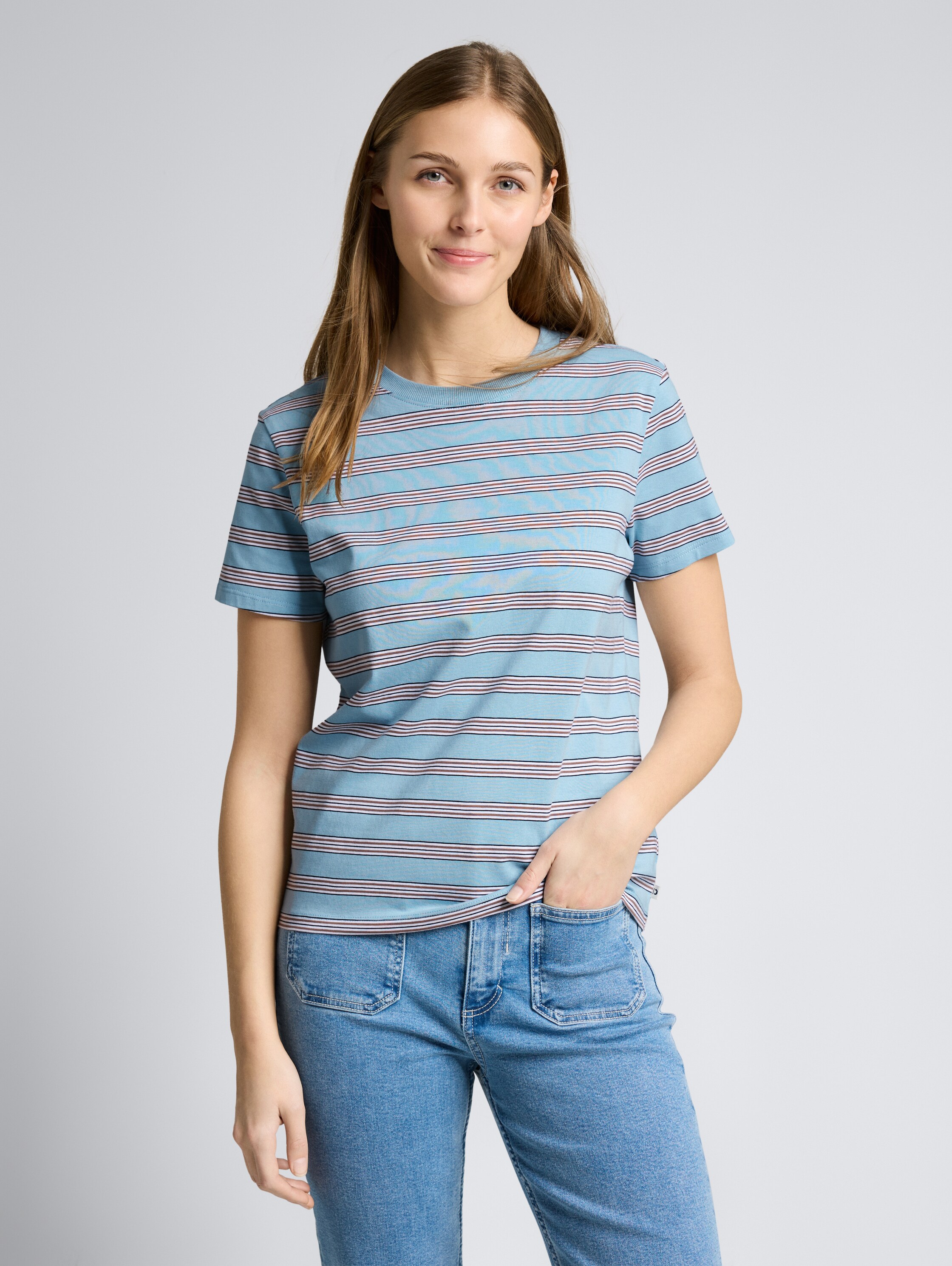T-Shirt aus Baumwolle - blue brown multicolor stripe - Ausschnitt Model-Vorderansicht