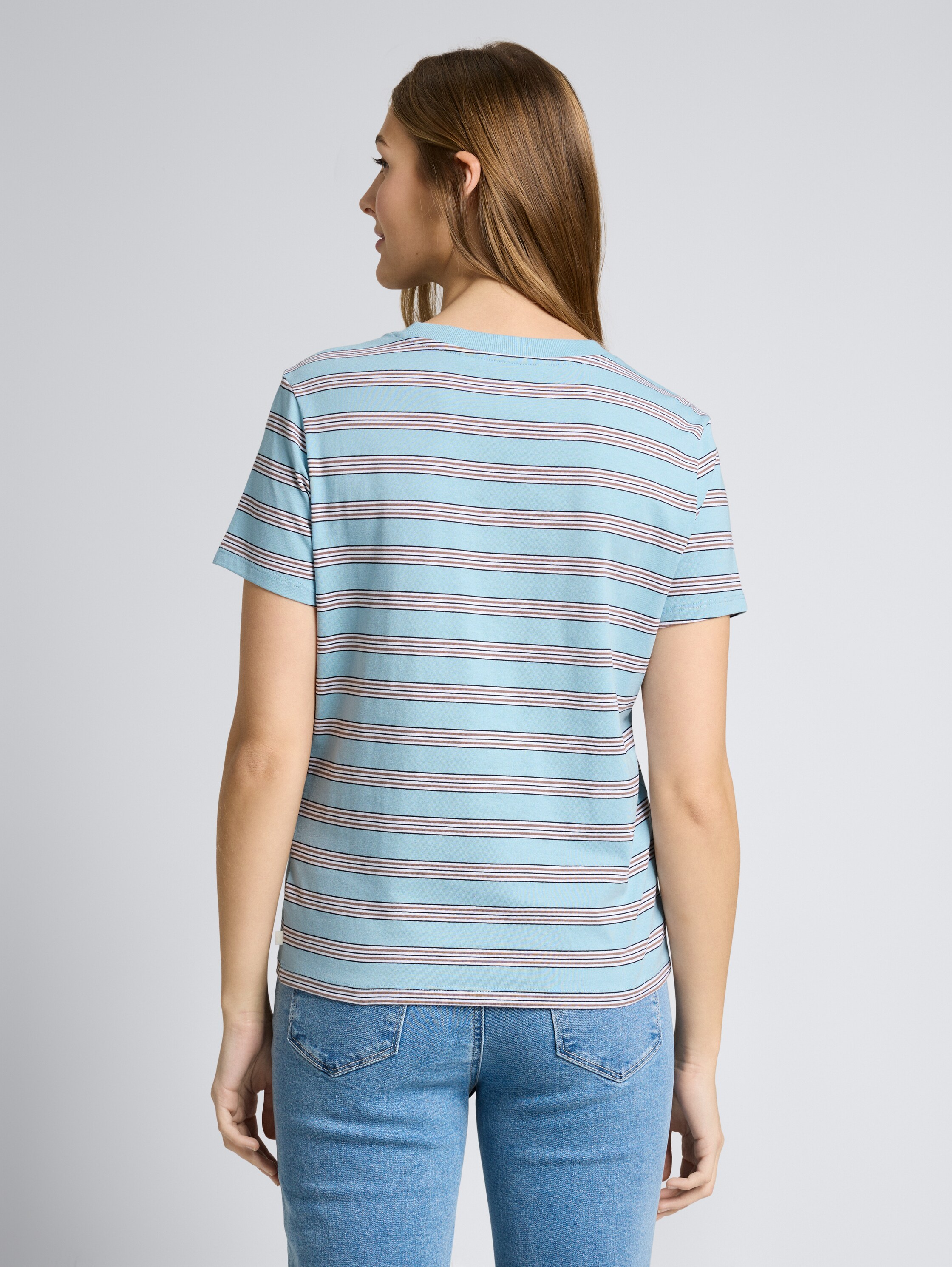 T-Shirt aus Baumwolle - blue brown multicolor stripe - Auschnitt Model-Rückansicht