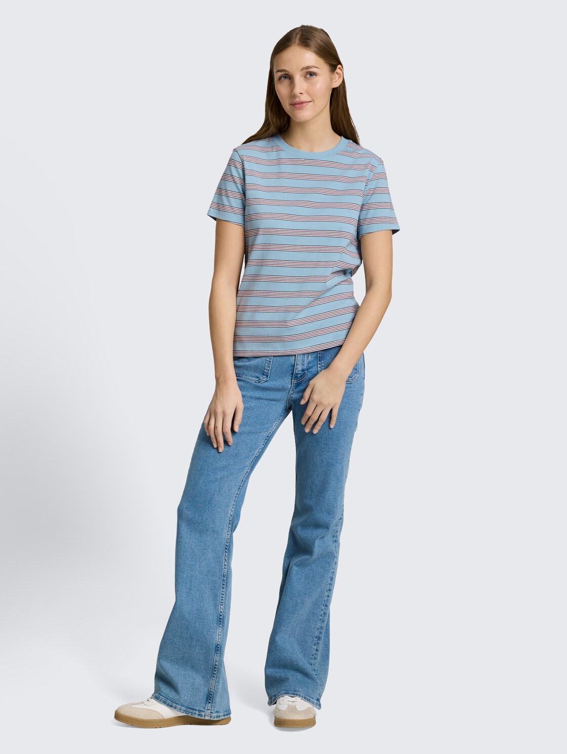 T-Shirt aus Baumwolle - blue brown multicolor stripe - Model-Vorderansicht