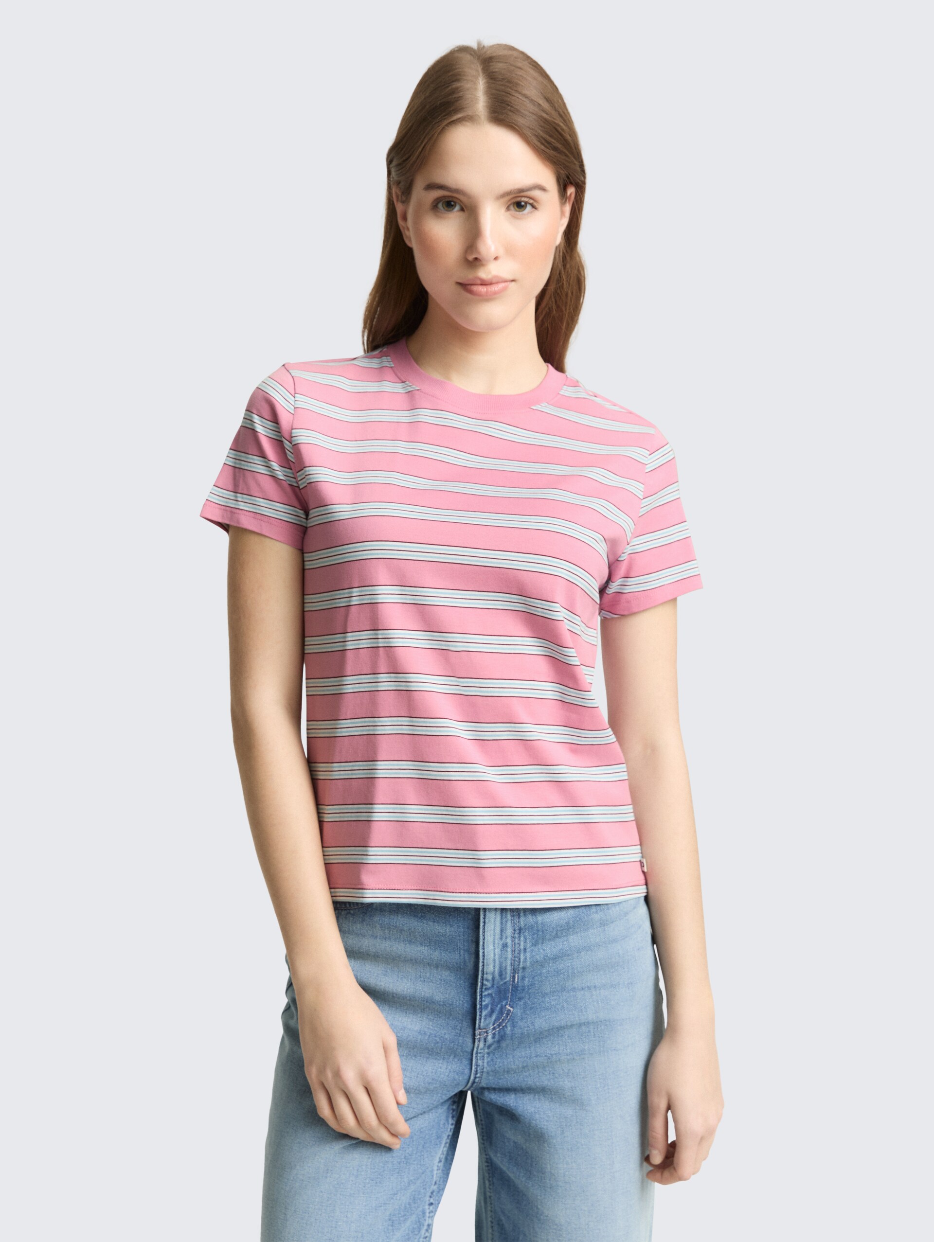T-Shirt aus Baumwolle - pink blue multicolor stripe - Ausschnitt Model-Vorderansicht