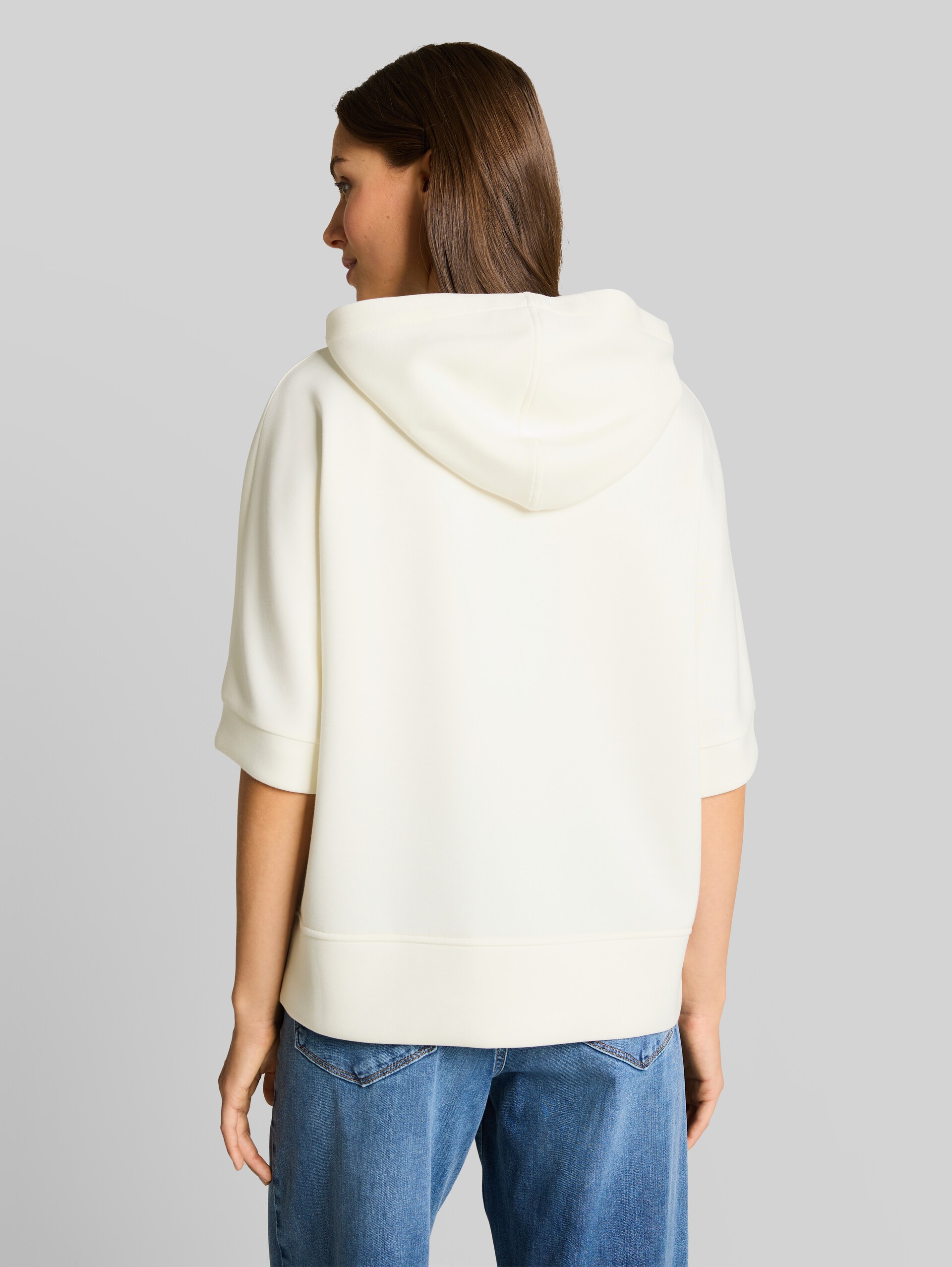 Hoodie Sweatshirt aus Scuba - Whisper White - Auschnitt Model-Rückansicht