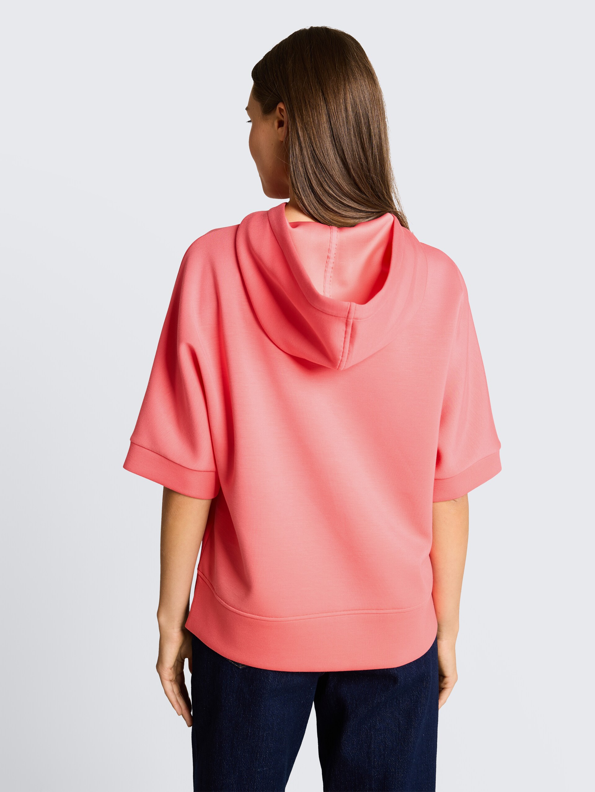 Hoodie Sweatshirt aus Scuba - soft coral pink - Auschnitt Model-Rückansicht