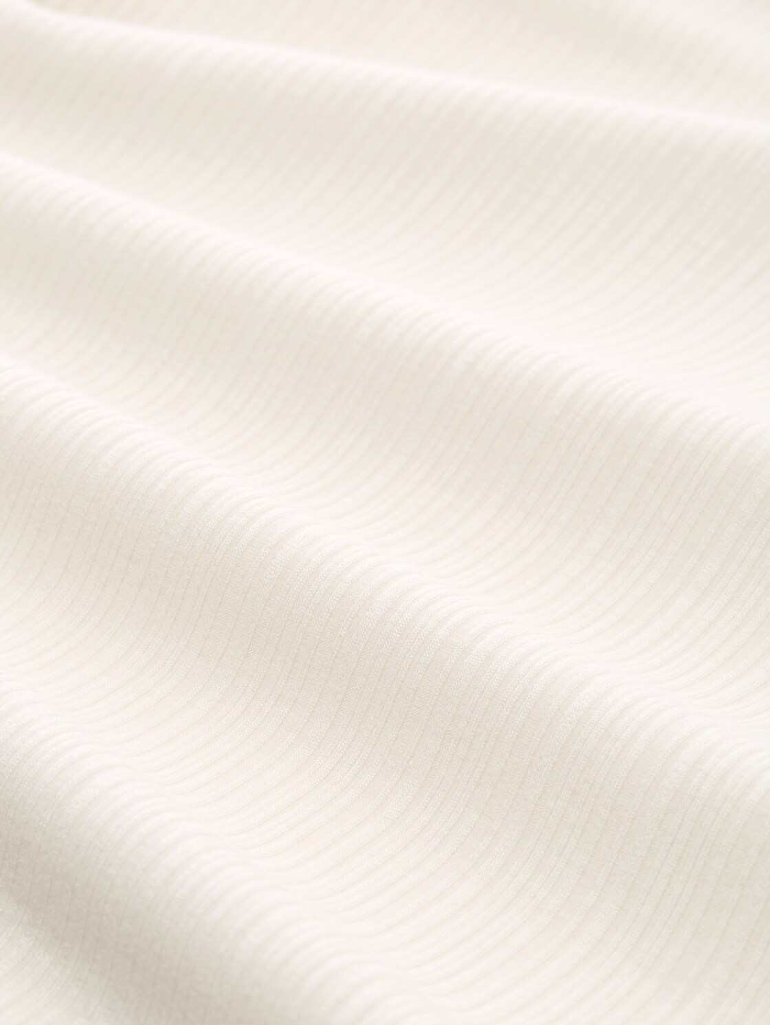 Slim Fit Langarmshirt mit Rippstruktur - off white - Material-Ansicht
