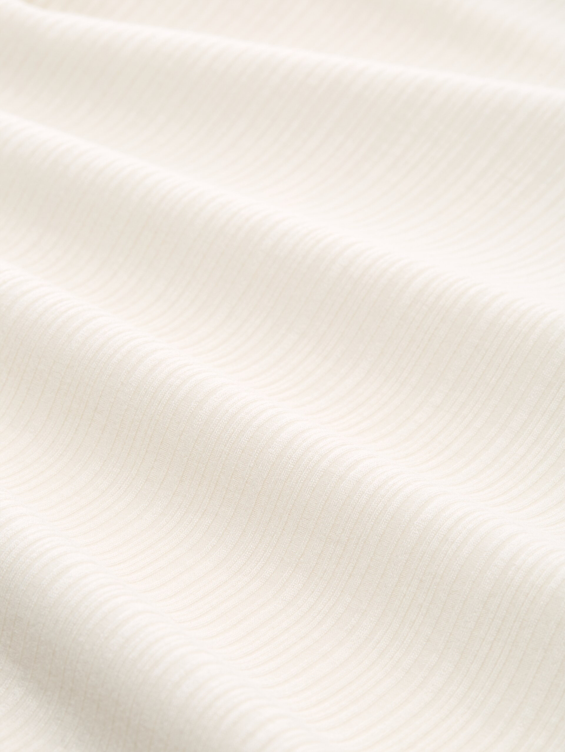 Slim Fit Langarmshirt mit Rippstruktur - off white - Material-Ansicht