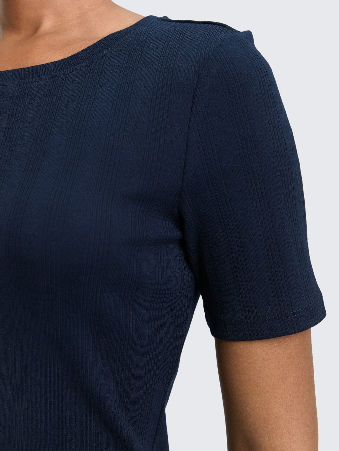 Slim Fit Pointelle T-Shirt - sky captain blue - Detail-Model-Ansicht