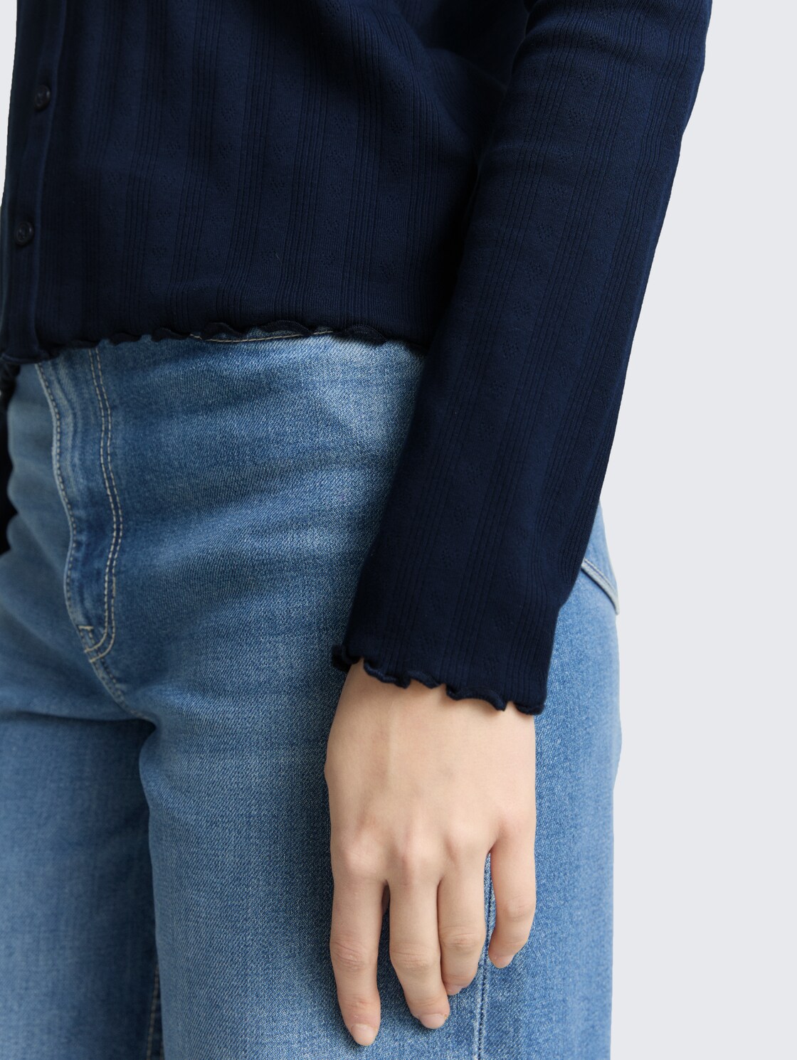 Pointelle Langarmshirt mit Deko-Knopfleiste - sky captain blue - Detail-Model-Ansicht