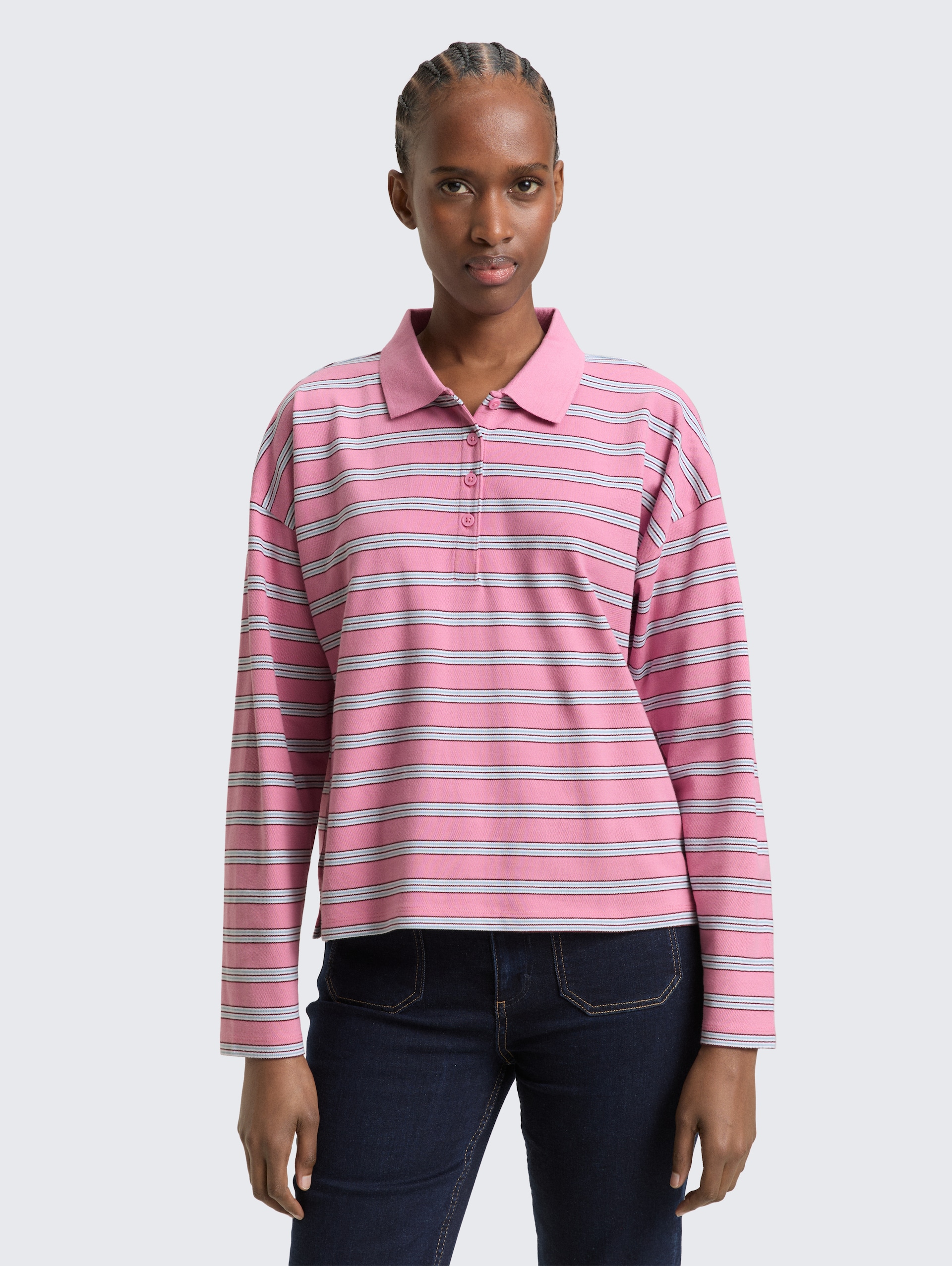 Boxy Fit Langarm Poloshirt mit Streifenmuster - pink blue multicolor stripe - Ausschnitt Model-Vorderansicht