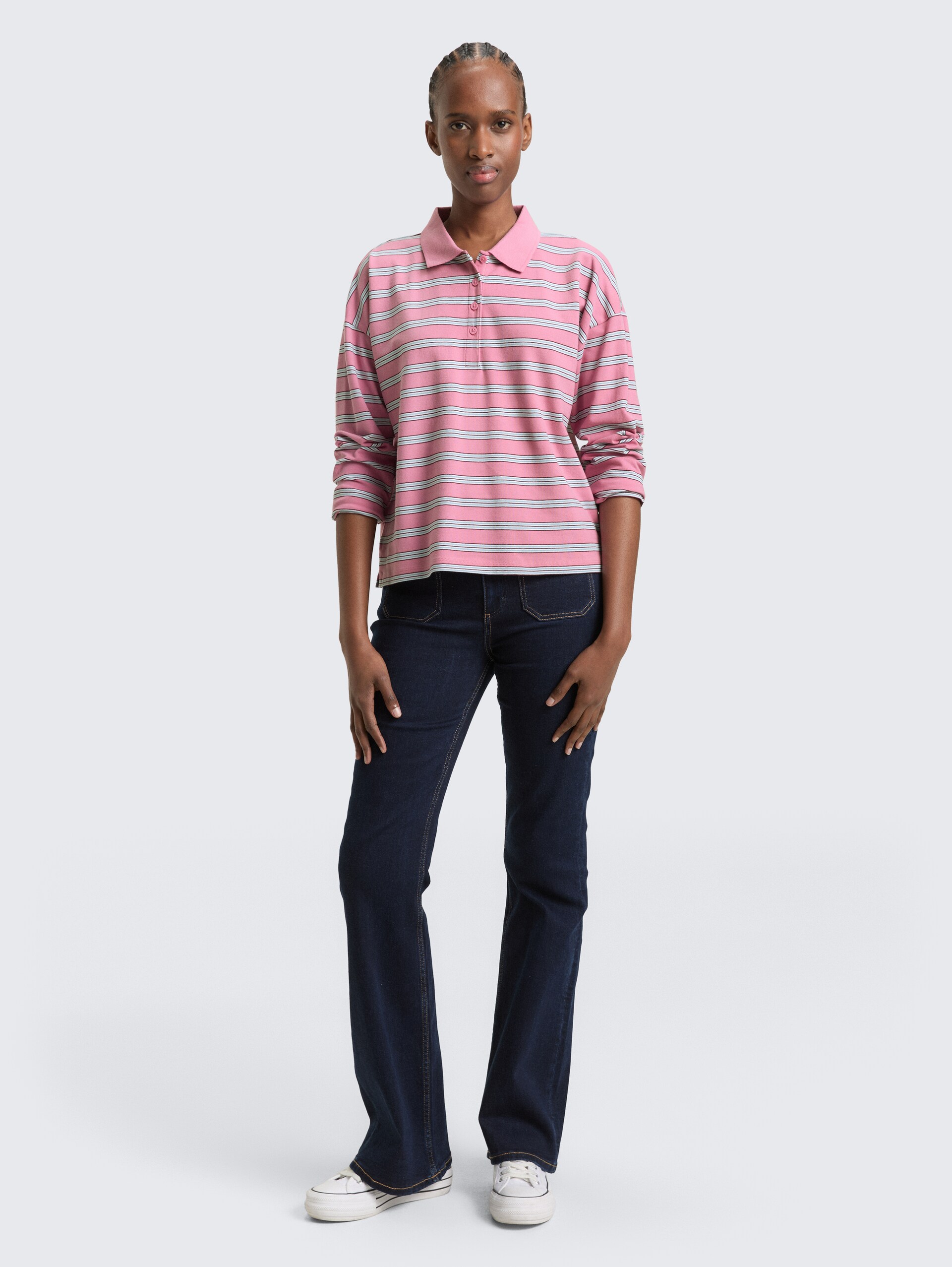 Boxy Fit Langarm Poloshirt mit Streifenmuster - pink blue multicolor stripe - Model-Vorderansicht