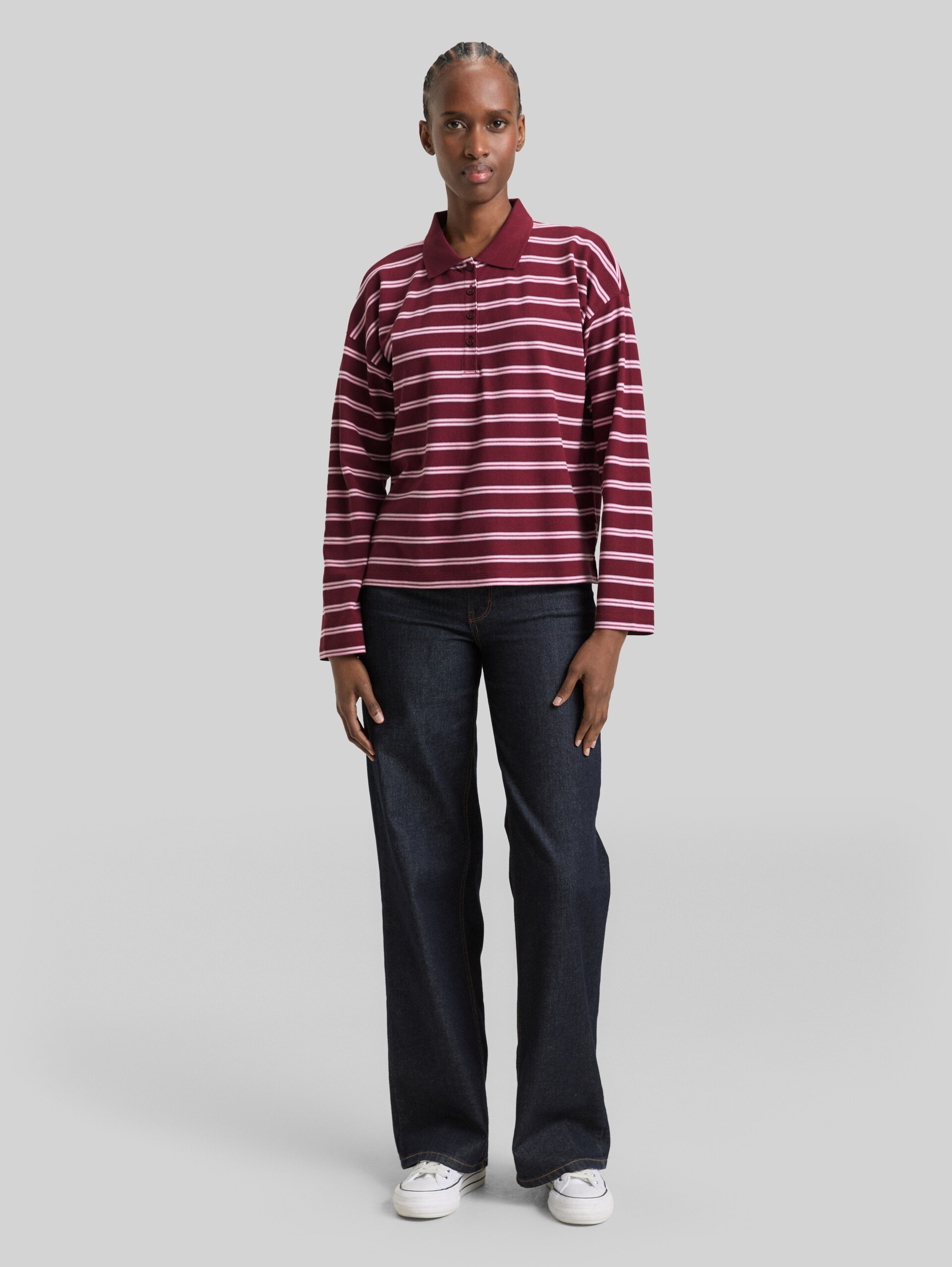 Boxy Fit Langarm Poloshirt mit Streifenmuster - red pink multicolor stripe - Model-Vorderansicht