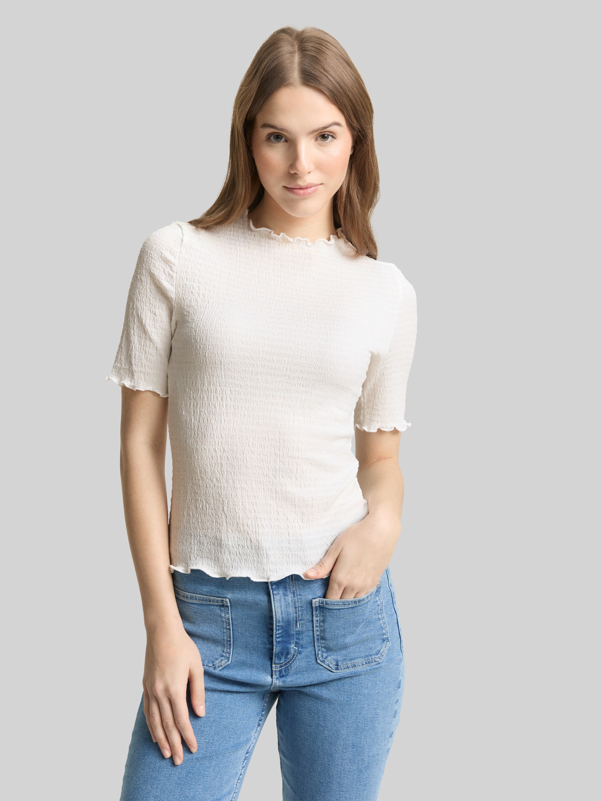 Slim Fit Crinkle T-Shirt - off white - Ausschnitt Model-Vorderansicht