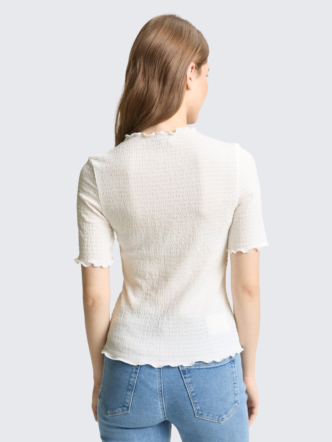 Slim Fit Crinkle T-Shirt - off white - Auschnitt Model-Rückansicht