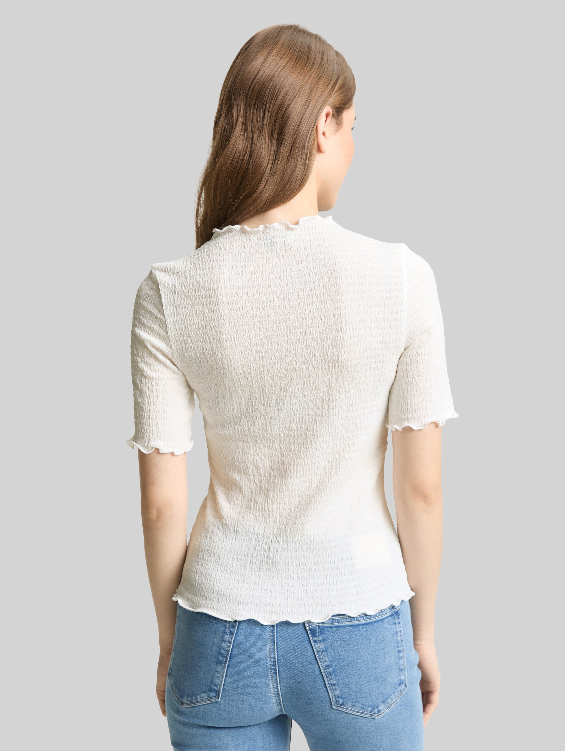 Slim Fit Crinkle T-Shirt - off white - Auschnitt Model-Rückansicht