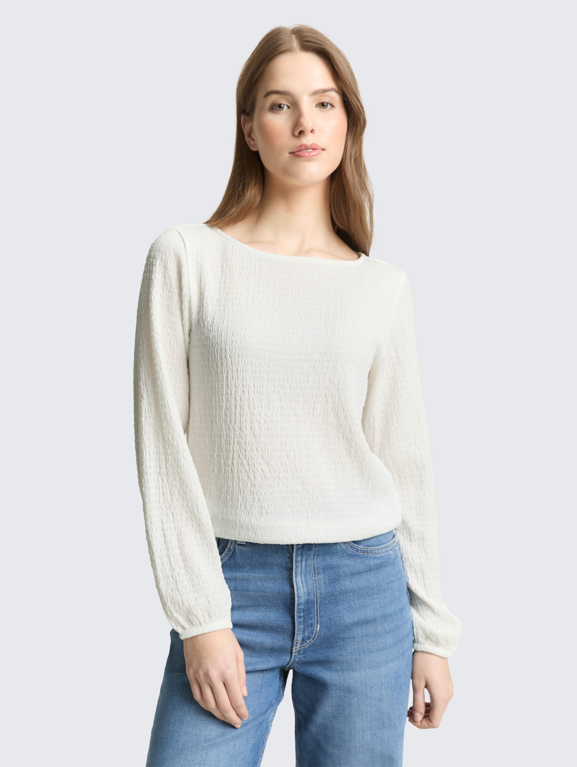 Loose Fit Crinkle Langarmshirt - off white - Ausschnitt Model-Vorderansicht