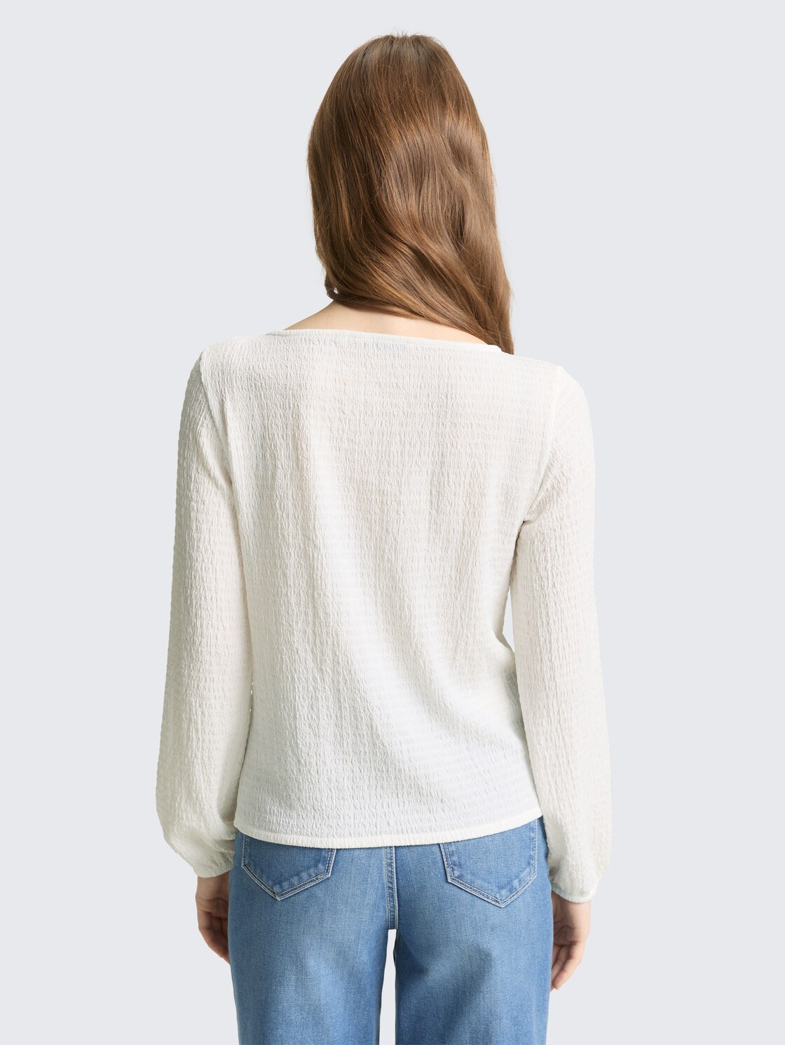 Loose Fit Crinkle Langarmshirt - off white - Auschnitt Model-Rückansicht