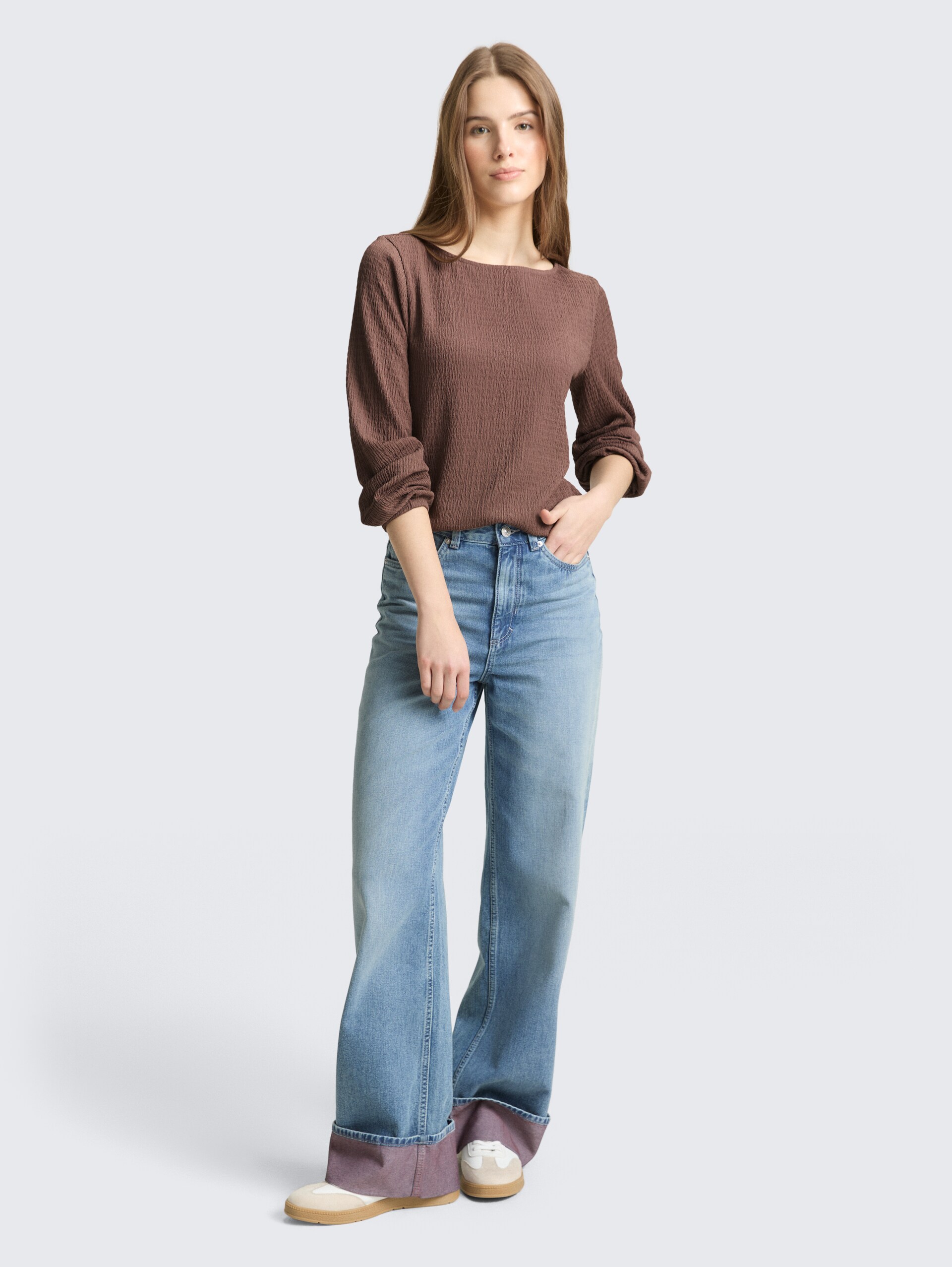 Loose Fit Crinkle Langarmshirt - taupe brown - Model-Vorderansicht
