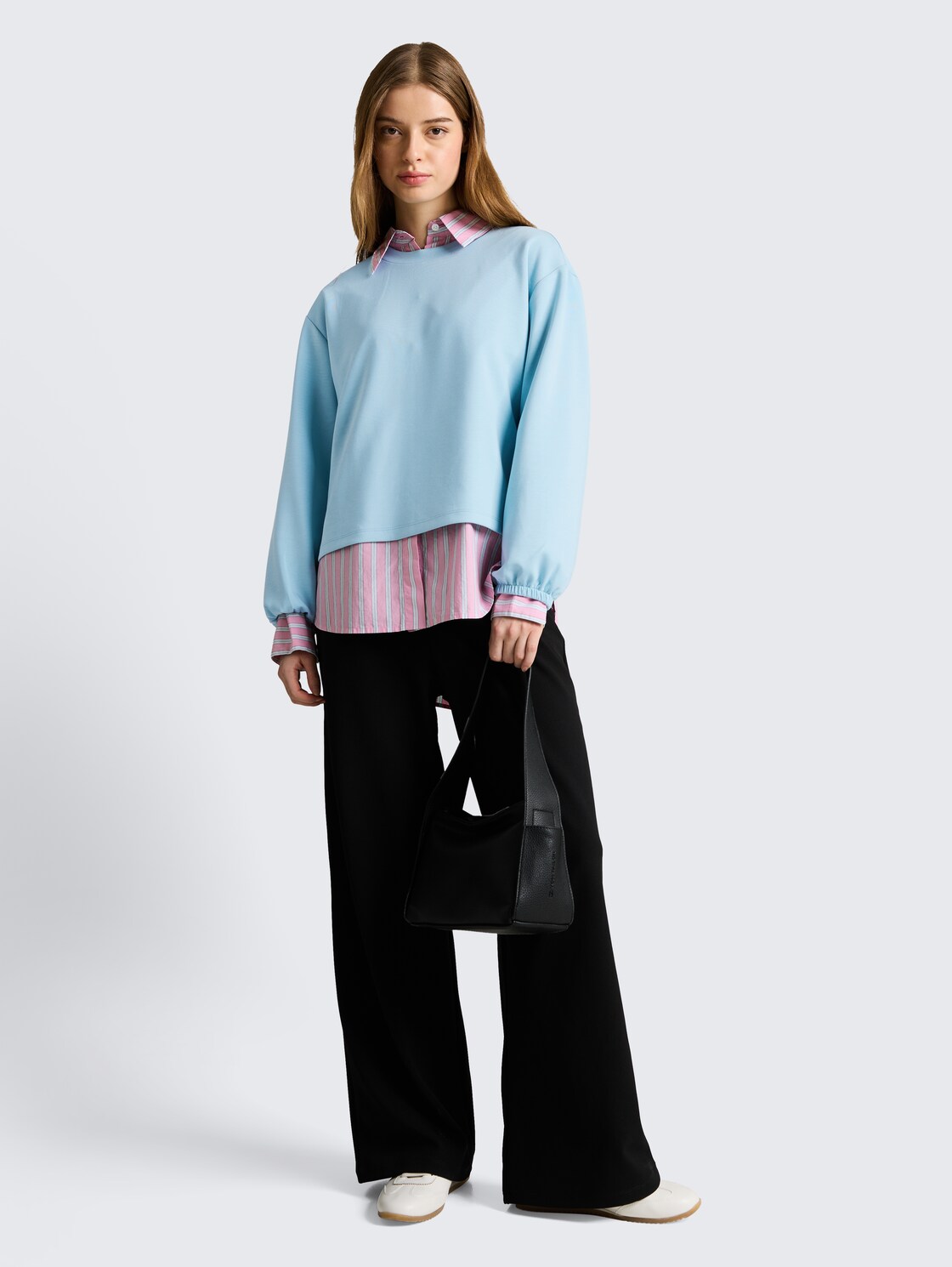 Loose Fit Scuba Langarmshirt - calm cloud blue - Model-Vorderansicht