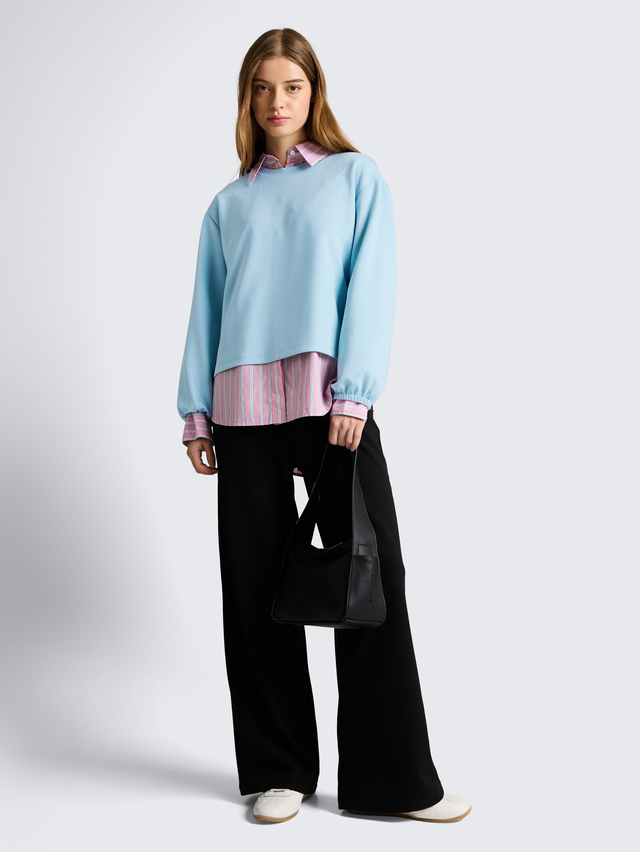 Loose Fit Scuba Langarmshirt - calm cloud blue - Model-Vorderansicht