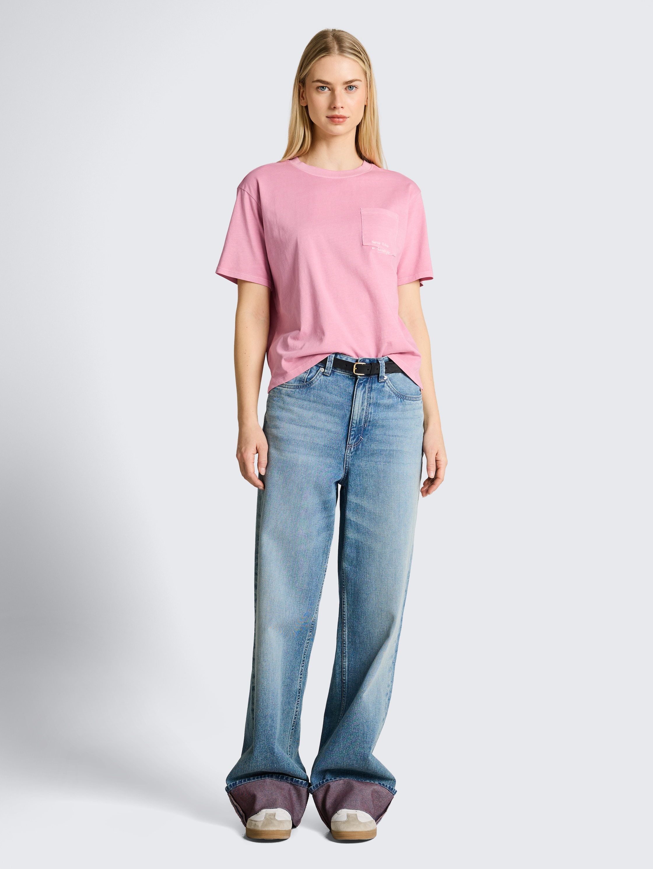 T-shirt coupe carrée avec poche poitrine - Soft Blush Rose - Vue de face du modèle