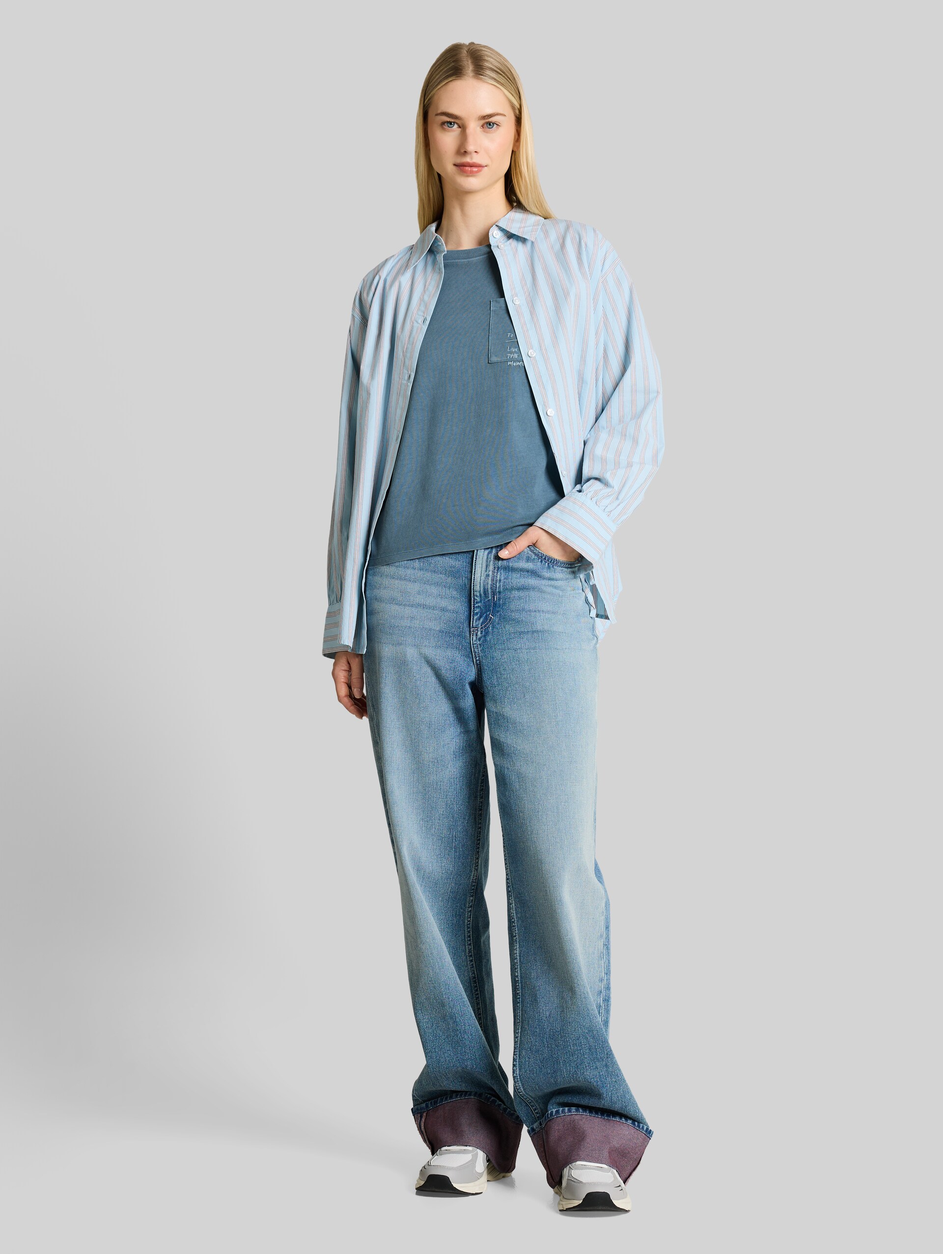 T-shirt coupe carrée avec poche poitrine - spring lake blue - Vue de face du modèle