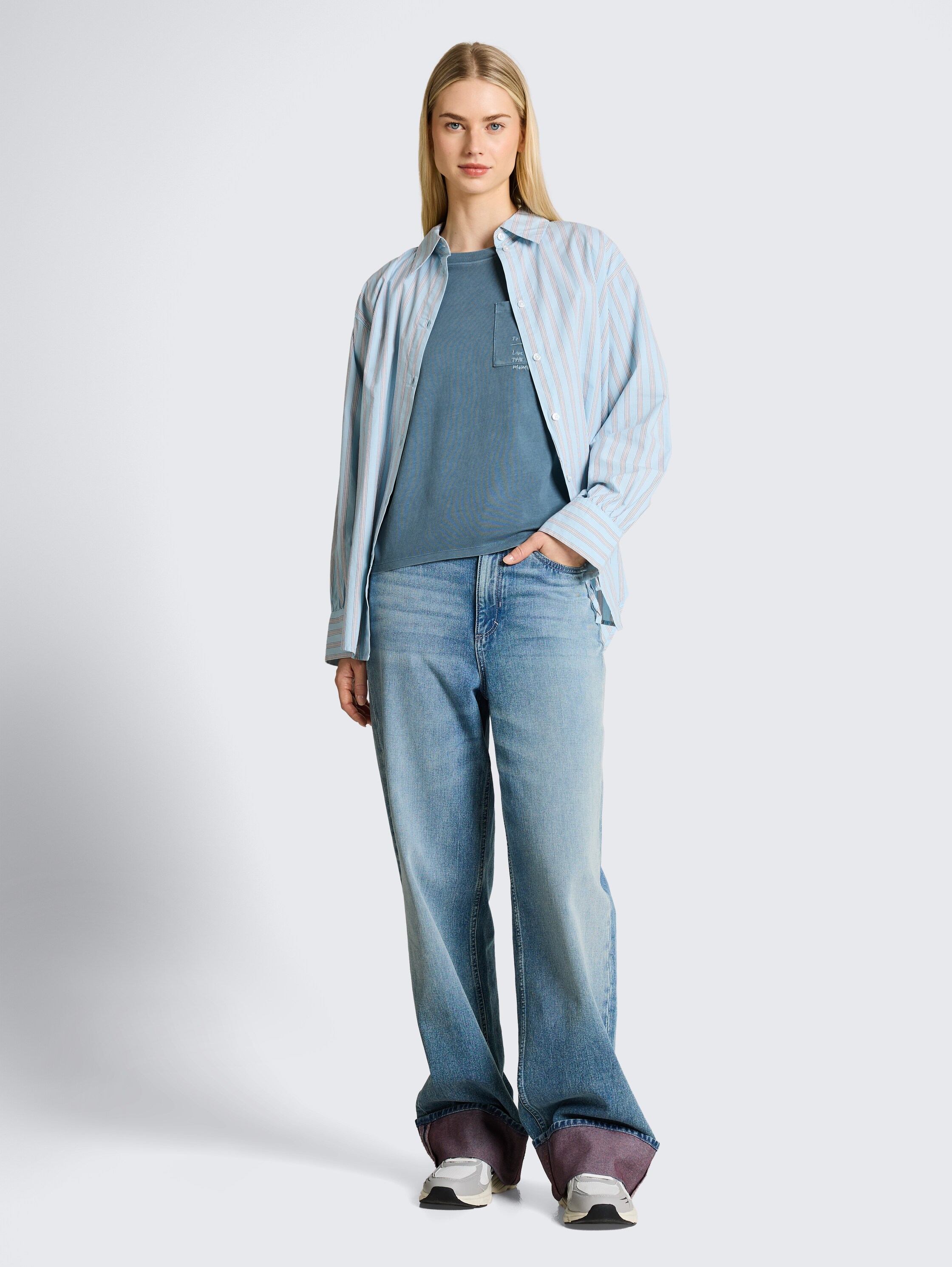 T-shirt coupe carrée avec poche poitrine - spring lake blue - Vue de face du modèle