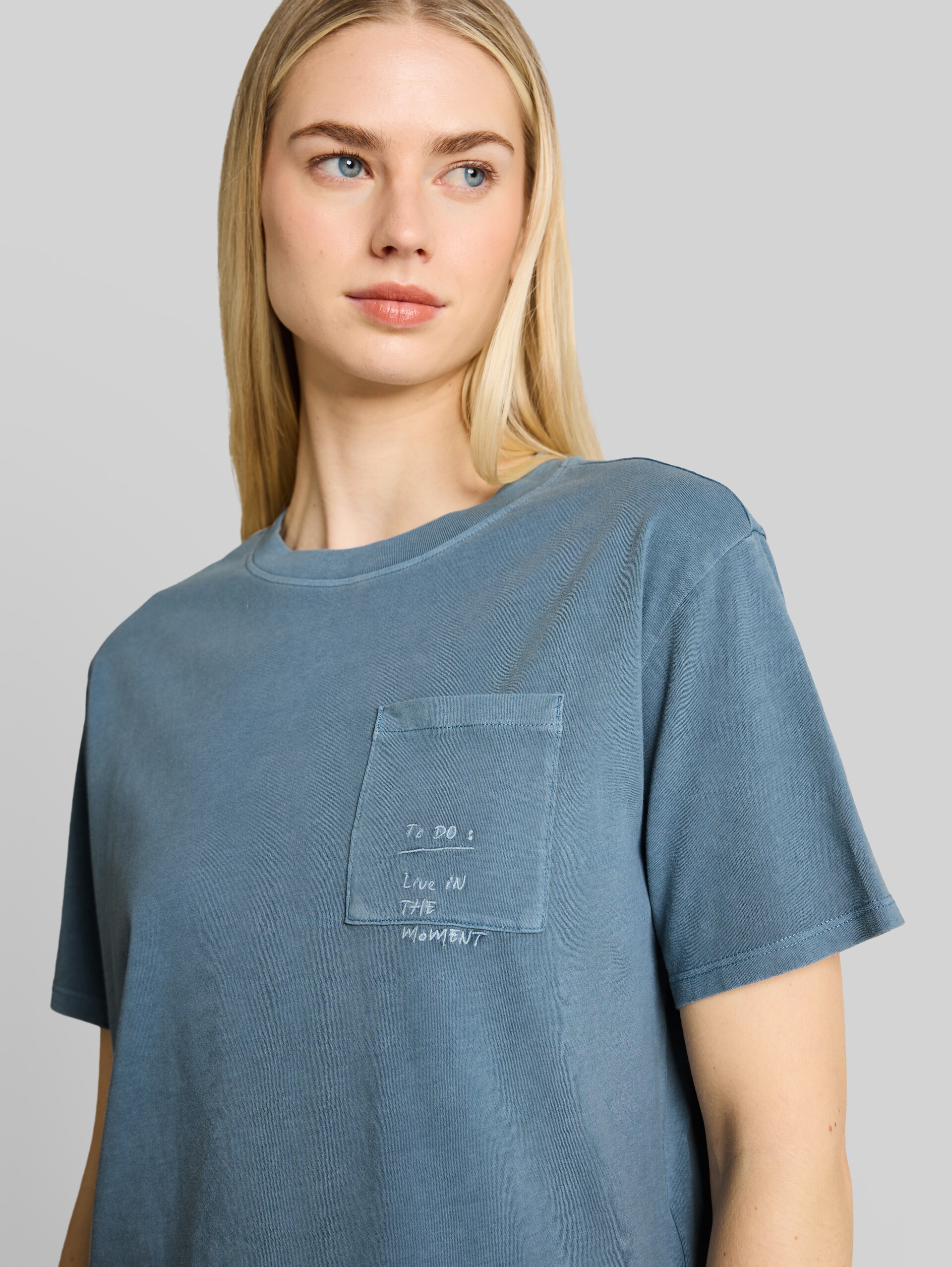 T-shirt coupe carrée avec poche poitrine - spring lake blue - Vue détaillée du modèle