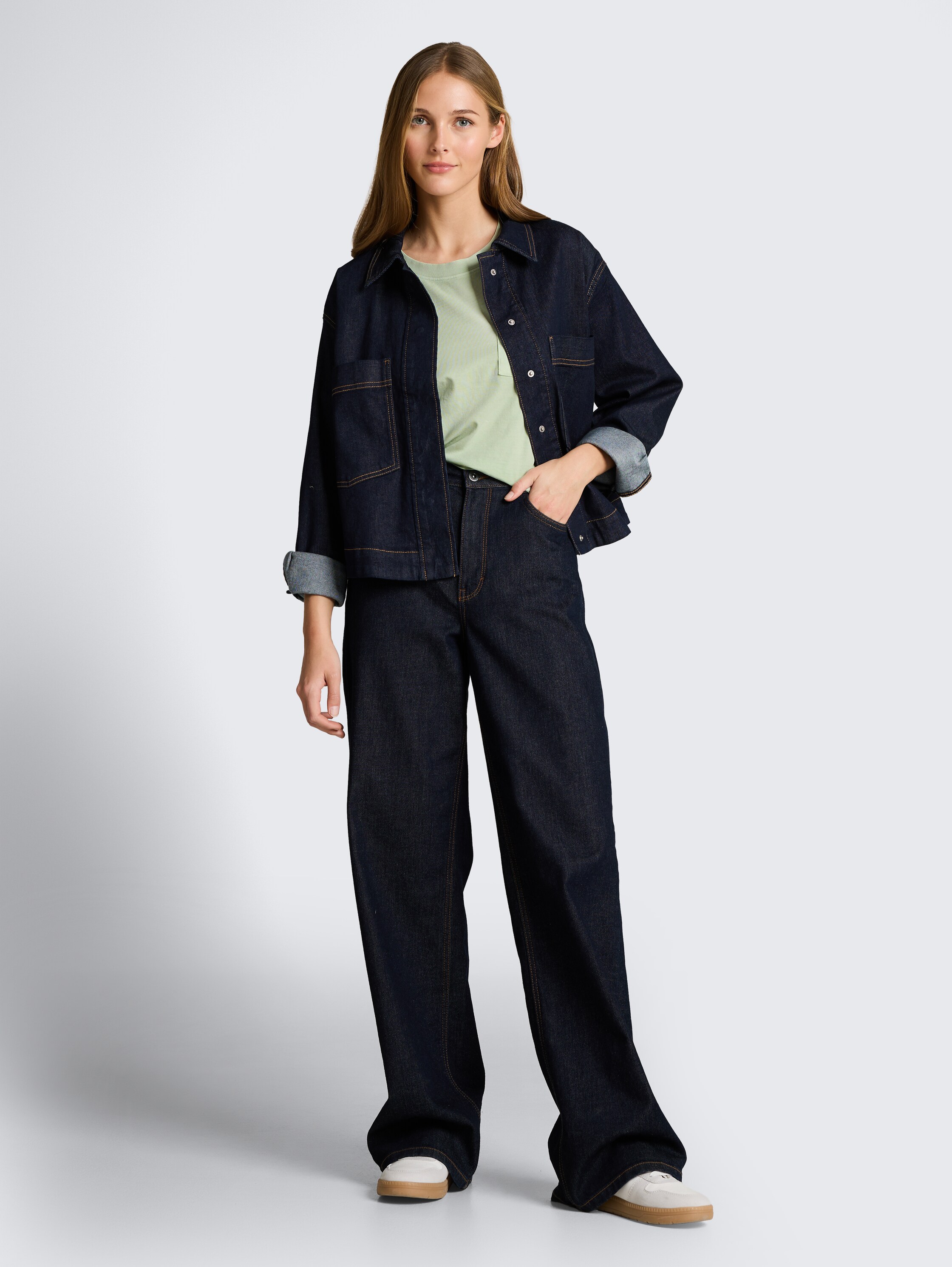 T-shirt coupe carrée avec poche poitrine - light matcha green - Vue de face du modèle