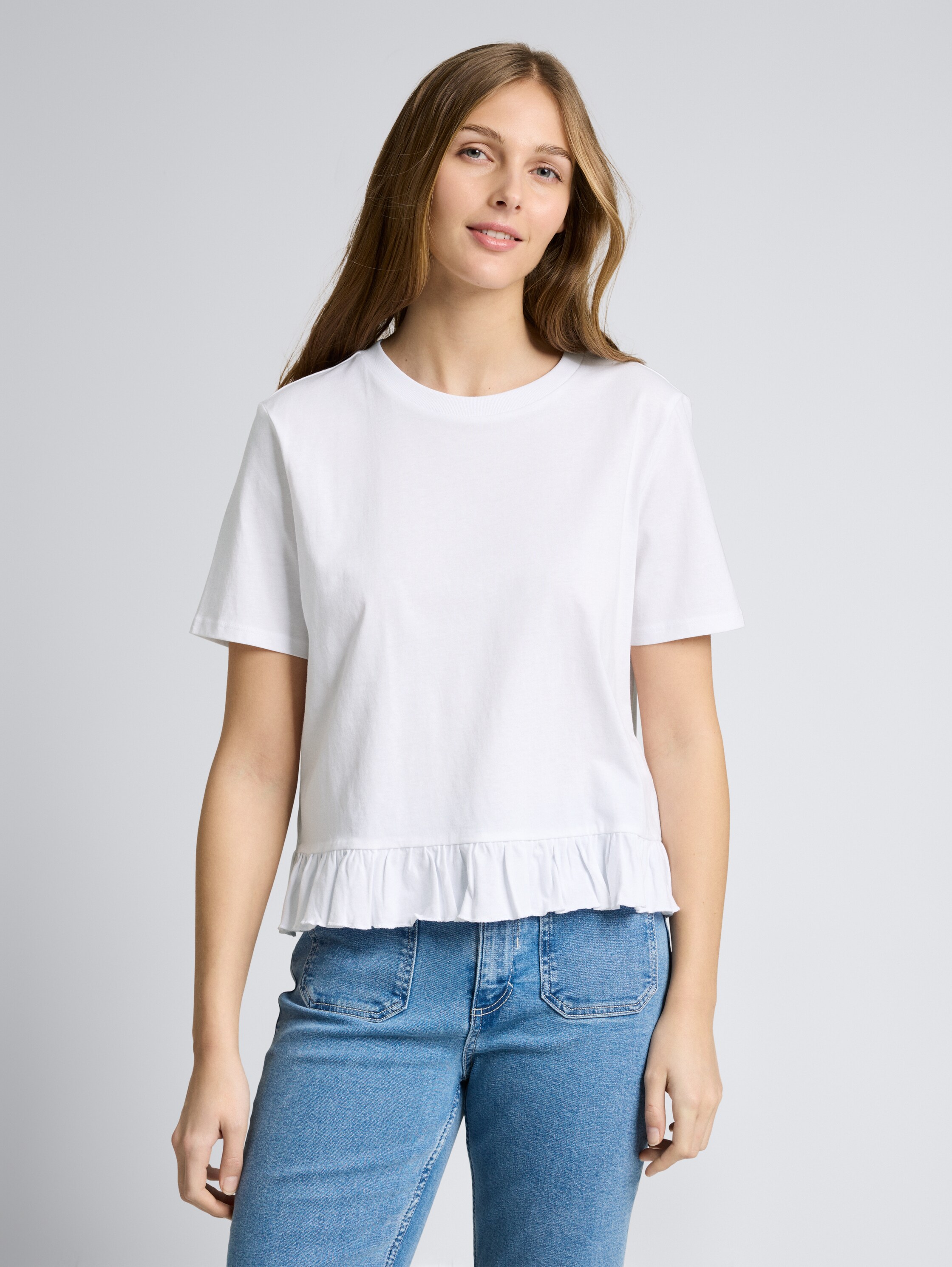 T-Shirt mit Volants - White - Ausschnitt Model-Vorderansicht