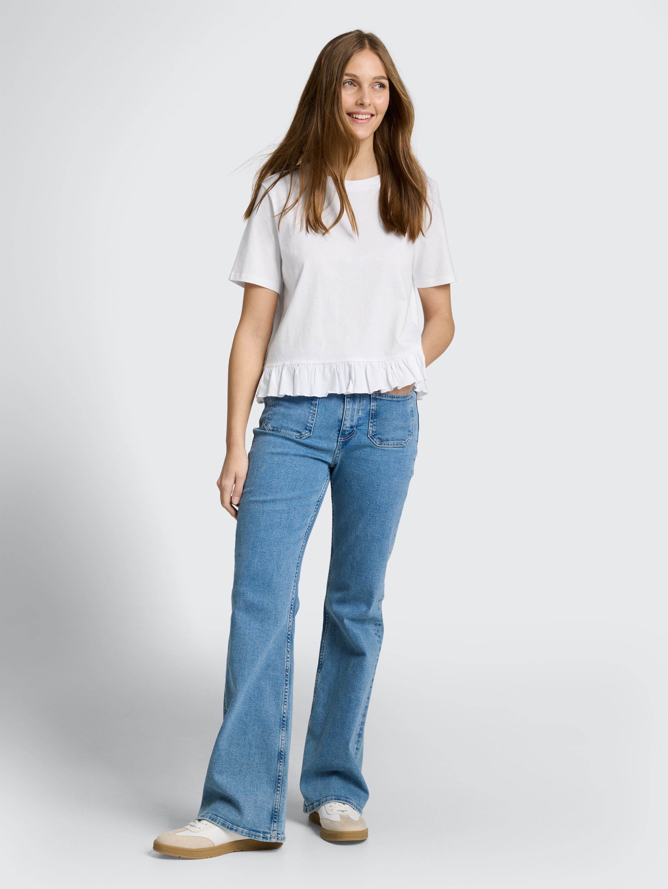 T-Shirt mit Volants - White - Model-Vorderansicht