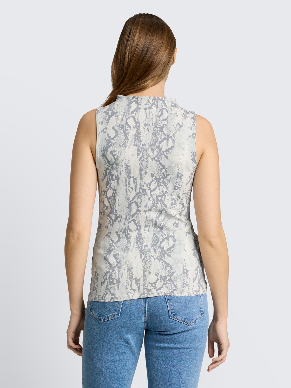 Slim Fit Top mit Schlangenmuster - faded snake print - Auschnitt Model-Rückansicht
