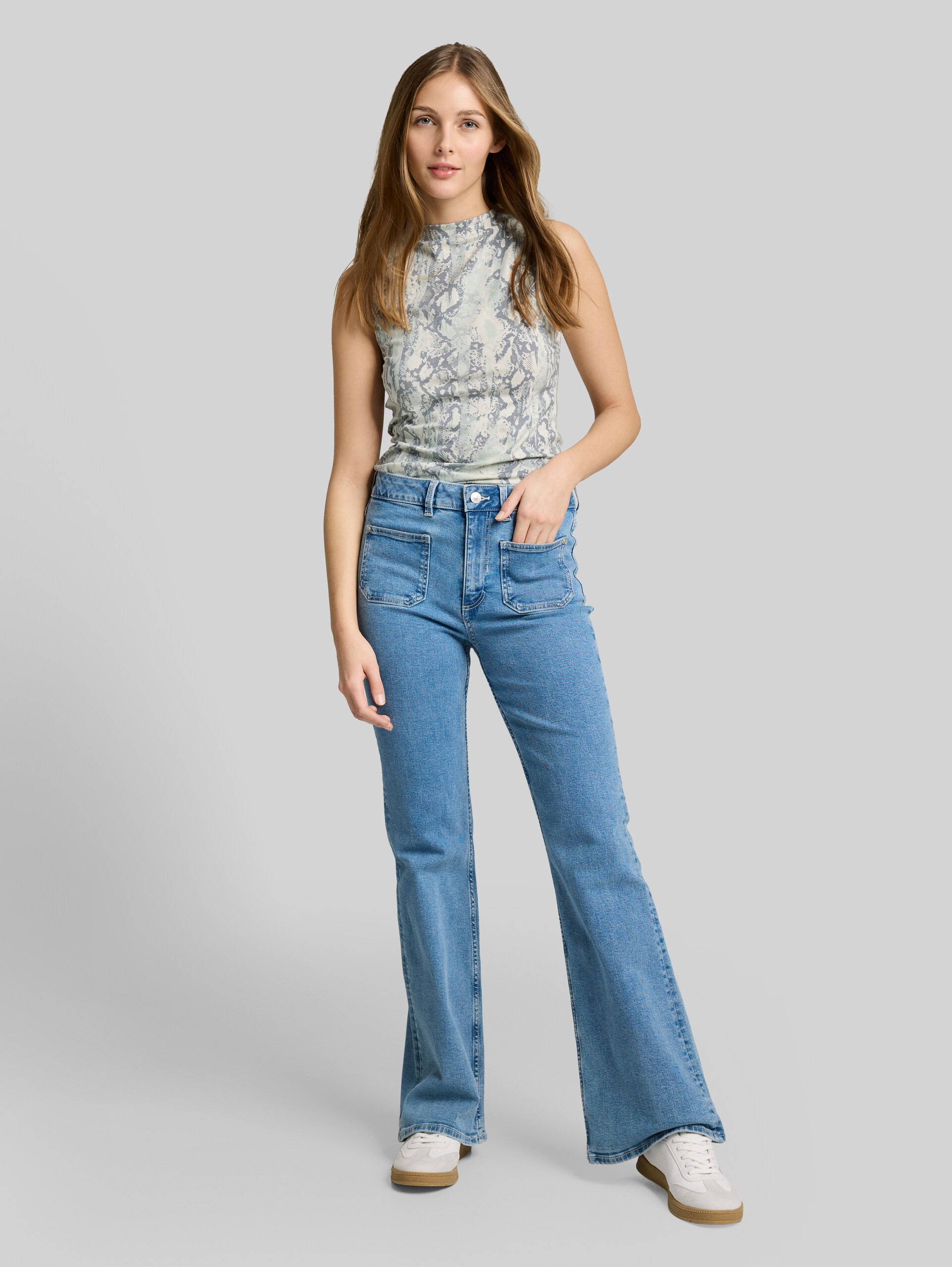 Slim fit top with snake pattern - faded snake print - Model front view