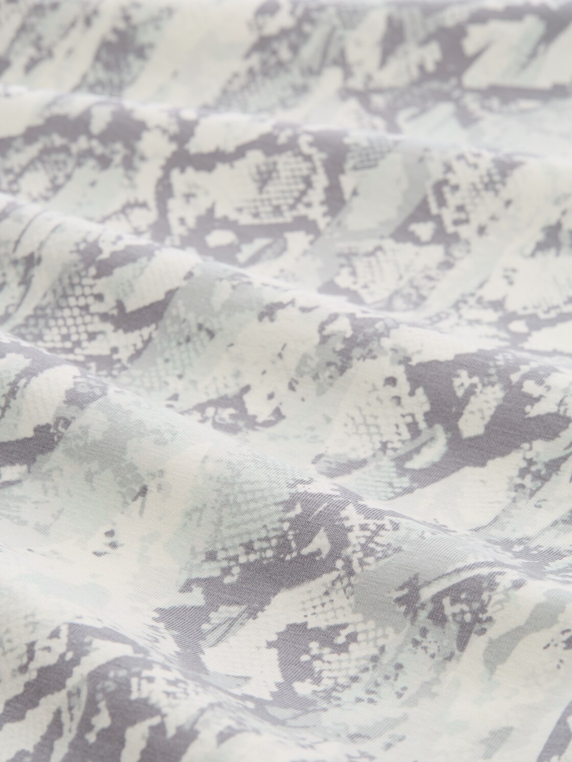Slim Fit Top mit Schlangenmuster - faded snake print - Material-Ansicht