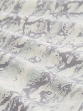 Slim Fit Top mit Schlangenmuster - faded snake print - Material-Ansicht