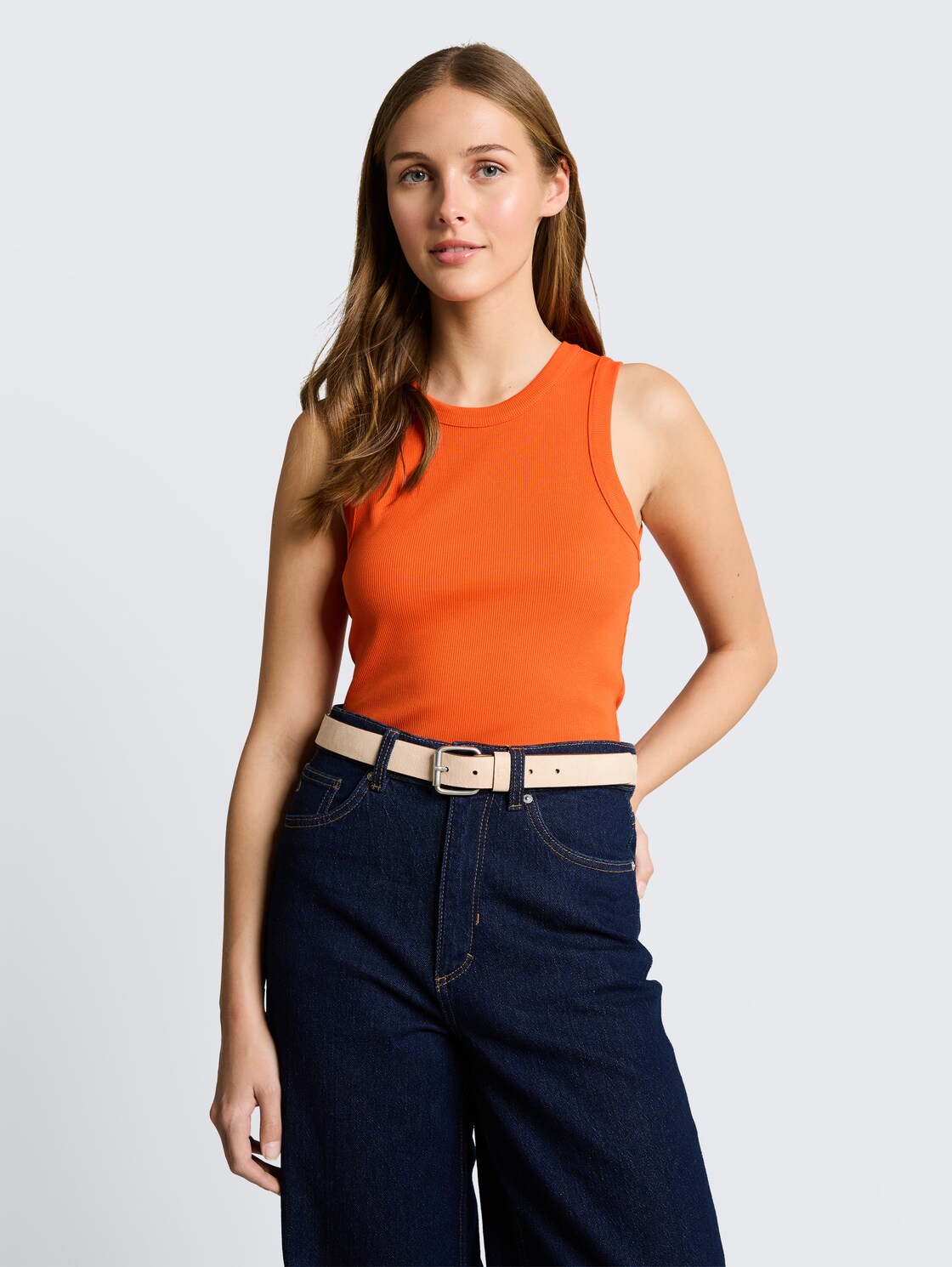 Slim Fit Top mit Rippstruktur - Fiery Orange - Ausschnitt Model-Vorderansicht