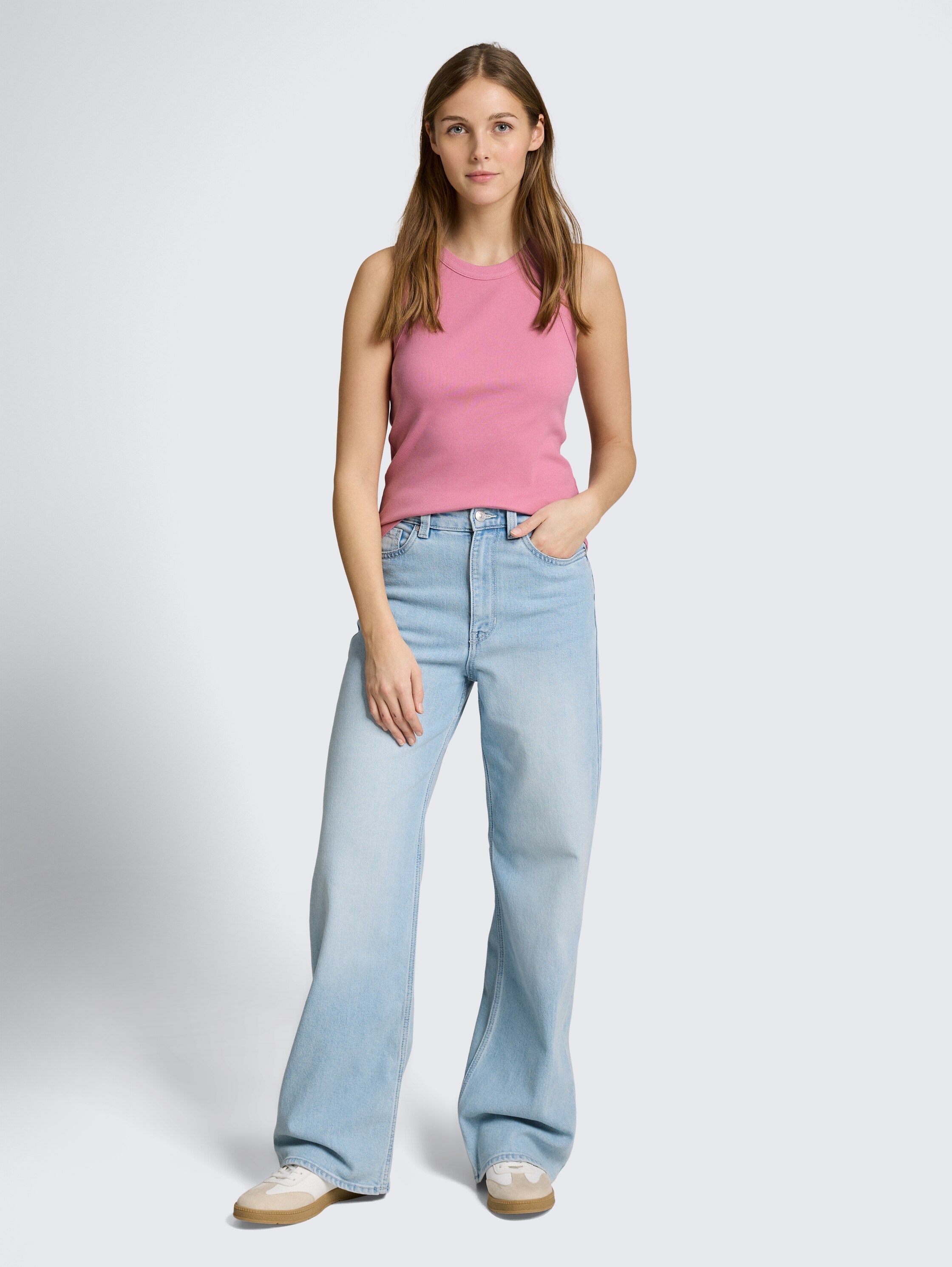 Slim Fit Top mit Rippstruktur - Soft Blush Rose - Model-Vorderansicht