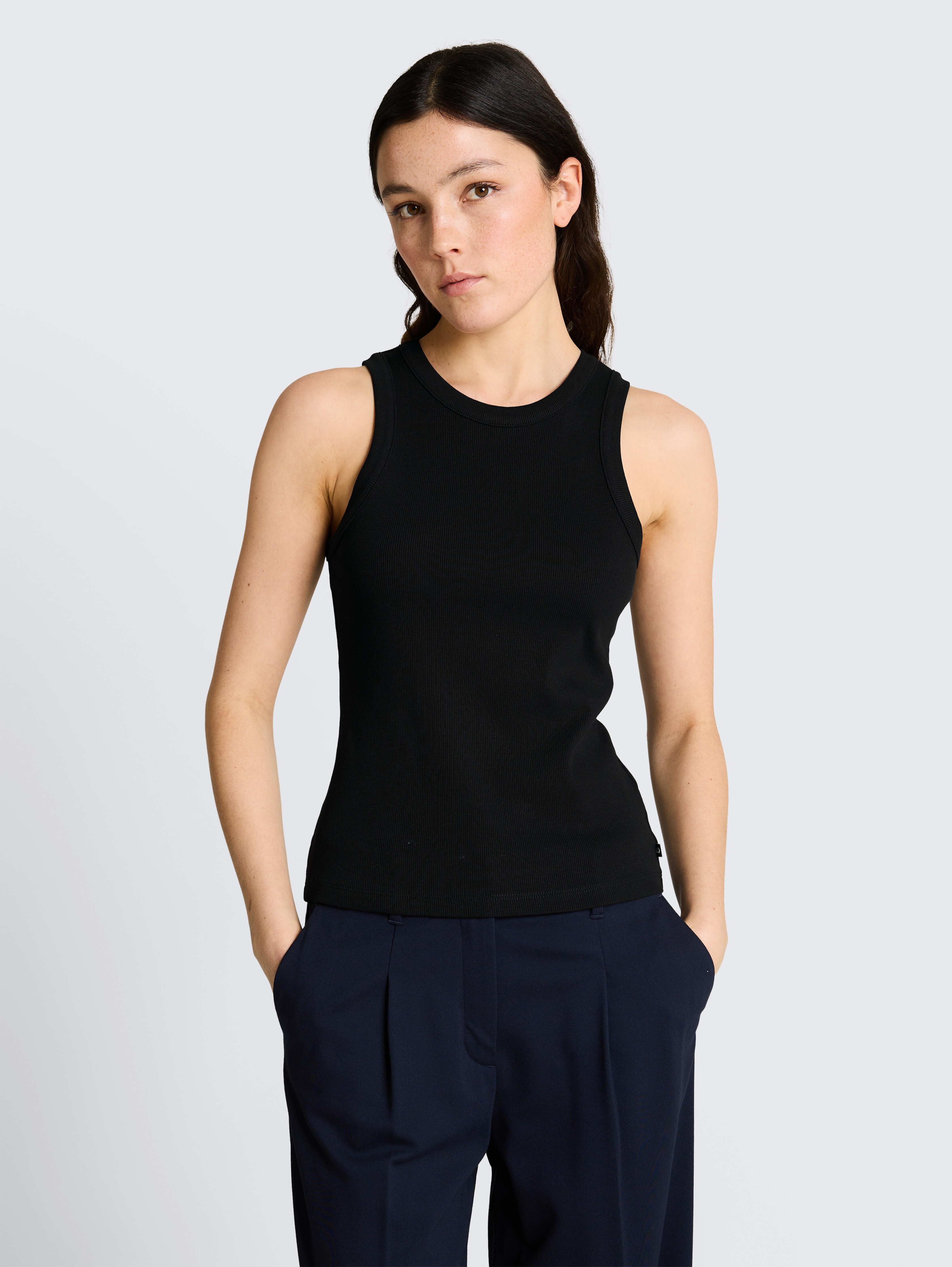 Slim Fit Top mit Rippstruktur von Denim Female, deep black