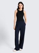 Slim Fit Top mit Rippstruktur - deep black - Model-Vorderansicht