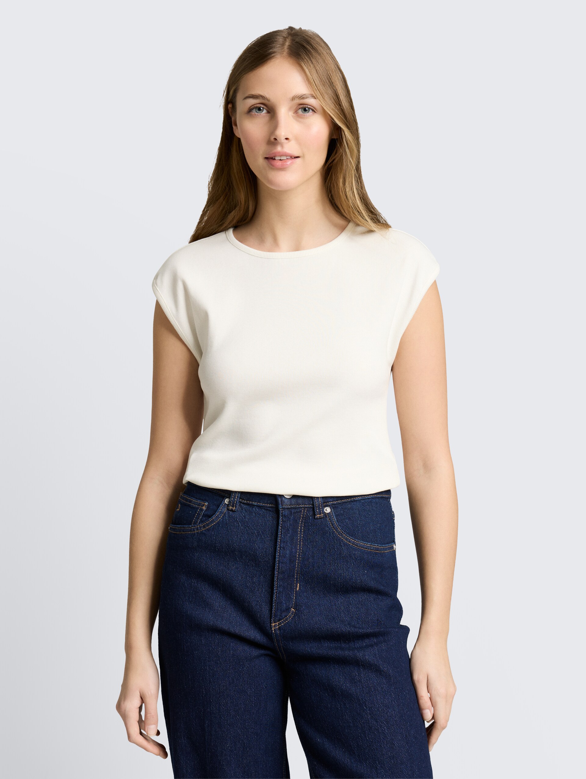 Slim fit T-shirt met ribbelstructuur - off white - Nek model vooraanzicht